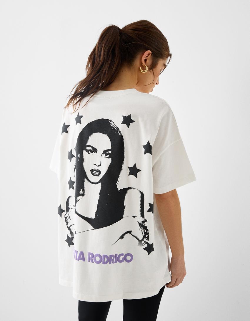 تيشرت بطبعة أوليفيا رودريجو وأكمام قصيرة-أبيض مطفي-2