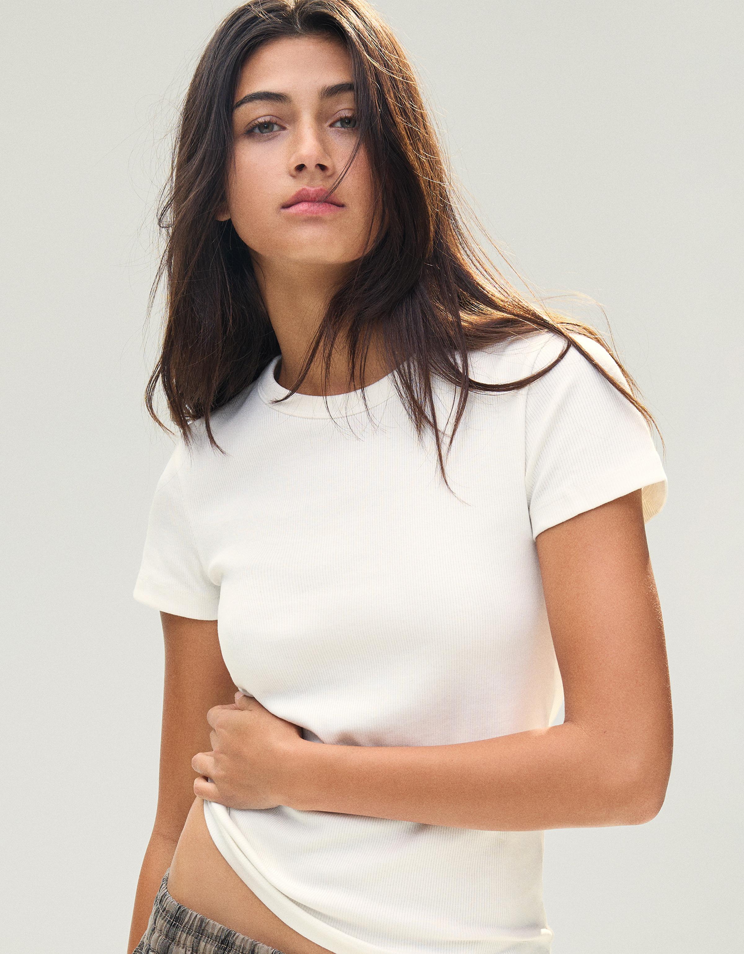 Bershka Basic-T-Shirt Mit Kurzen Ärmeln Und Rippenmuster Damen Xxs Grbrochenes Weiss