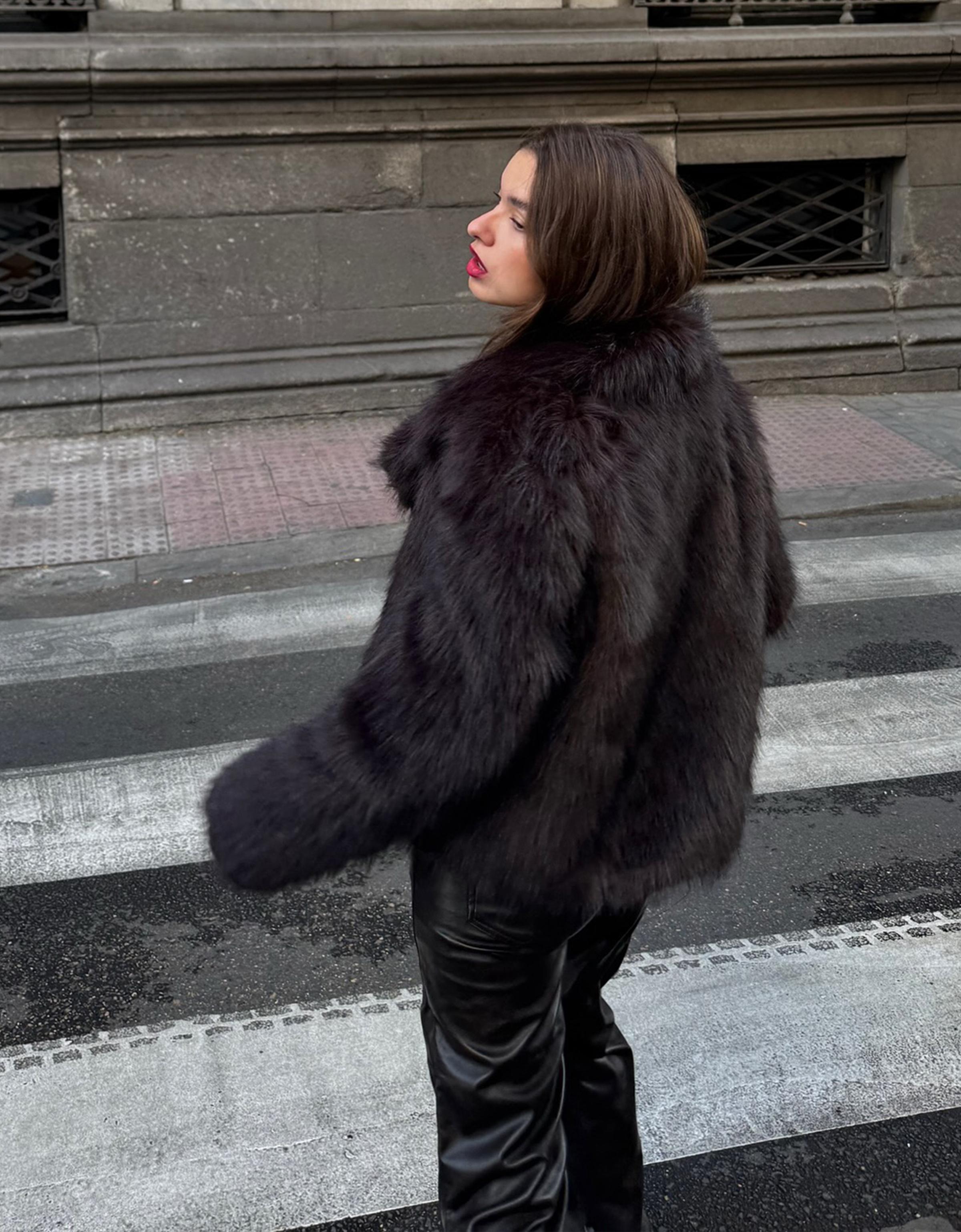 Cropped Faux Street Style Black Fake Fur Coats Black White Genuine