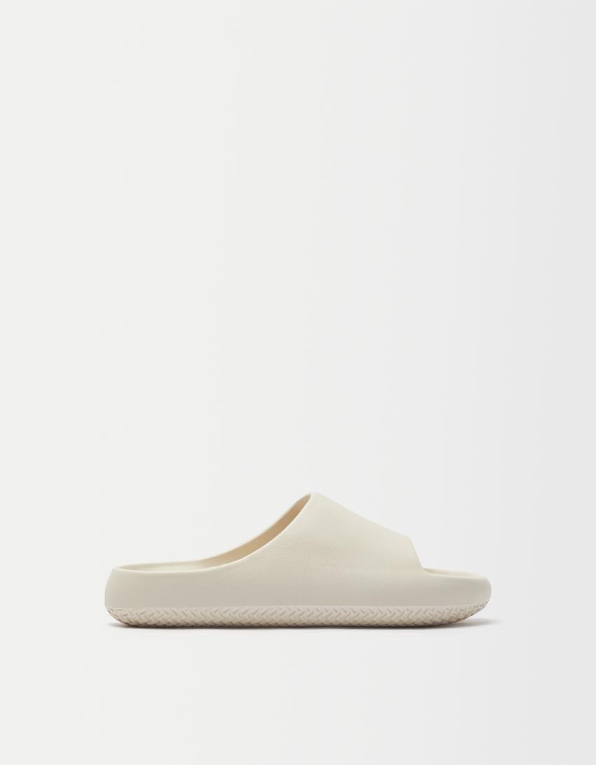 صندل مسطح بمظهر بارز للرجال-رملي-5