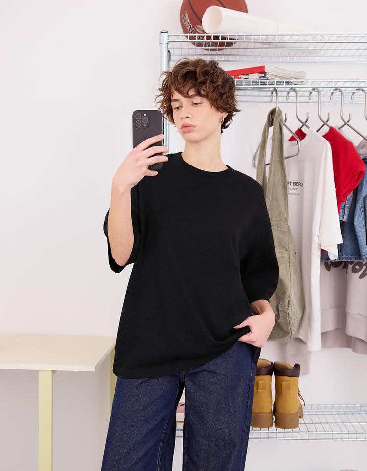 Kalın pamuklu ve kısa kollu oversize t-shirt