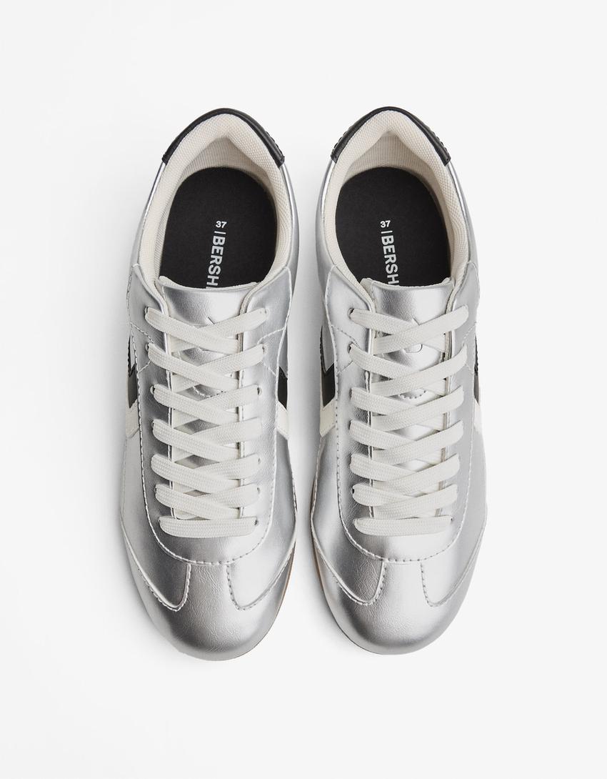 Retro-Sneaker mit feiner Sohle-Silber