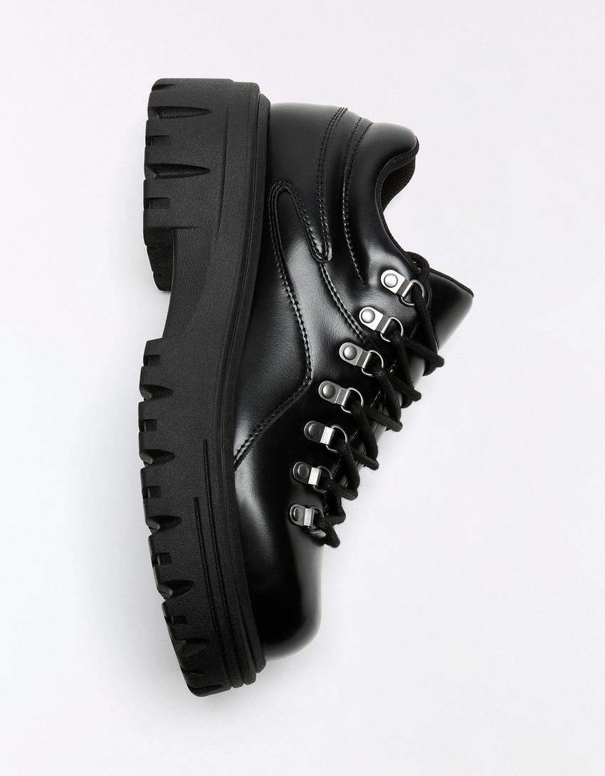 Buty ze zdobieniami metalowymi-Czarny