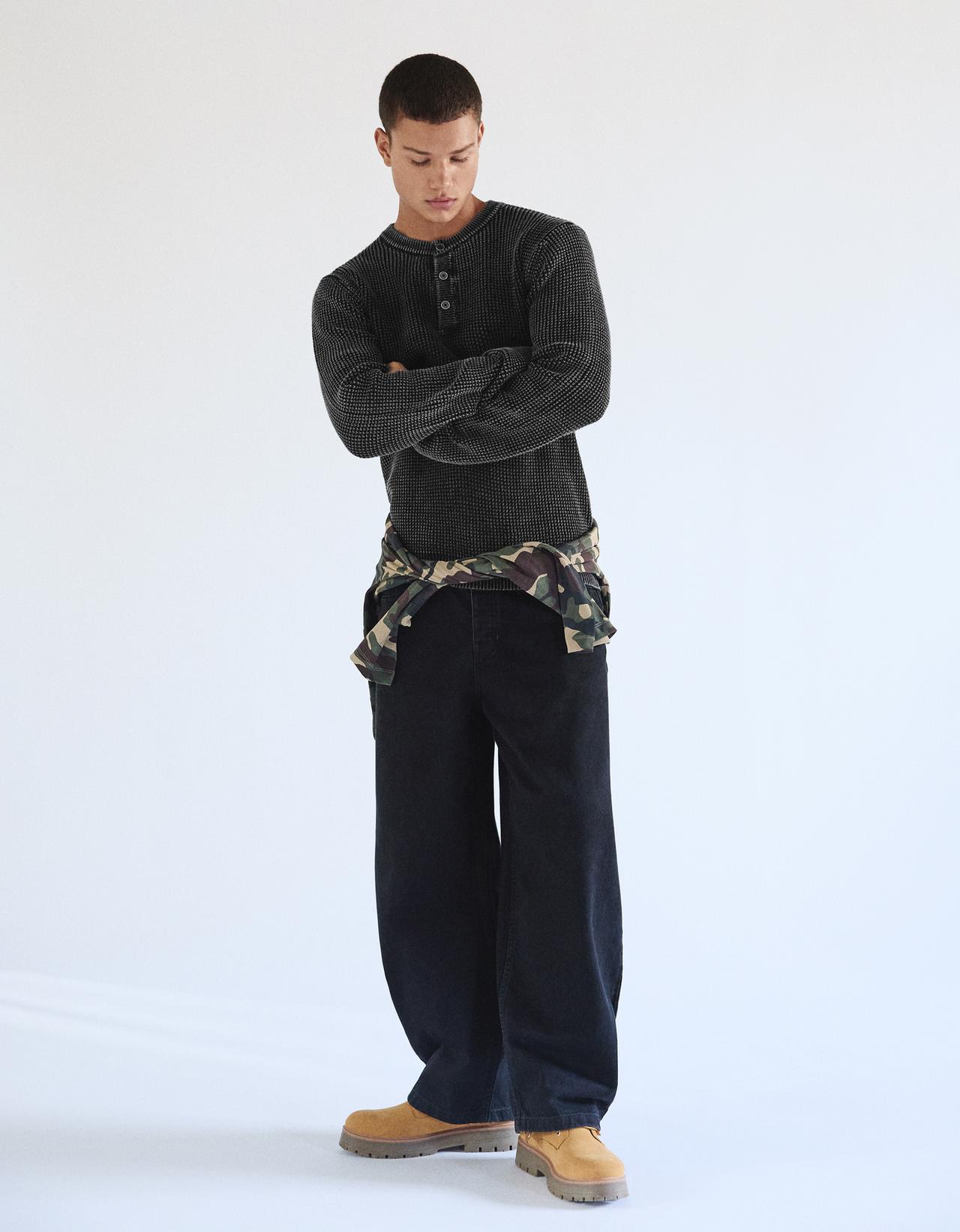 Washed-effect henley jumper — Black
