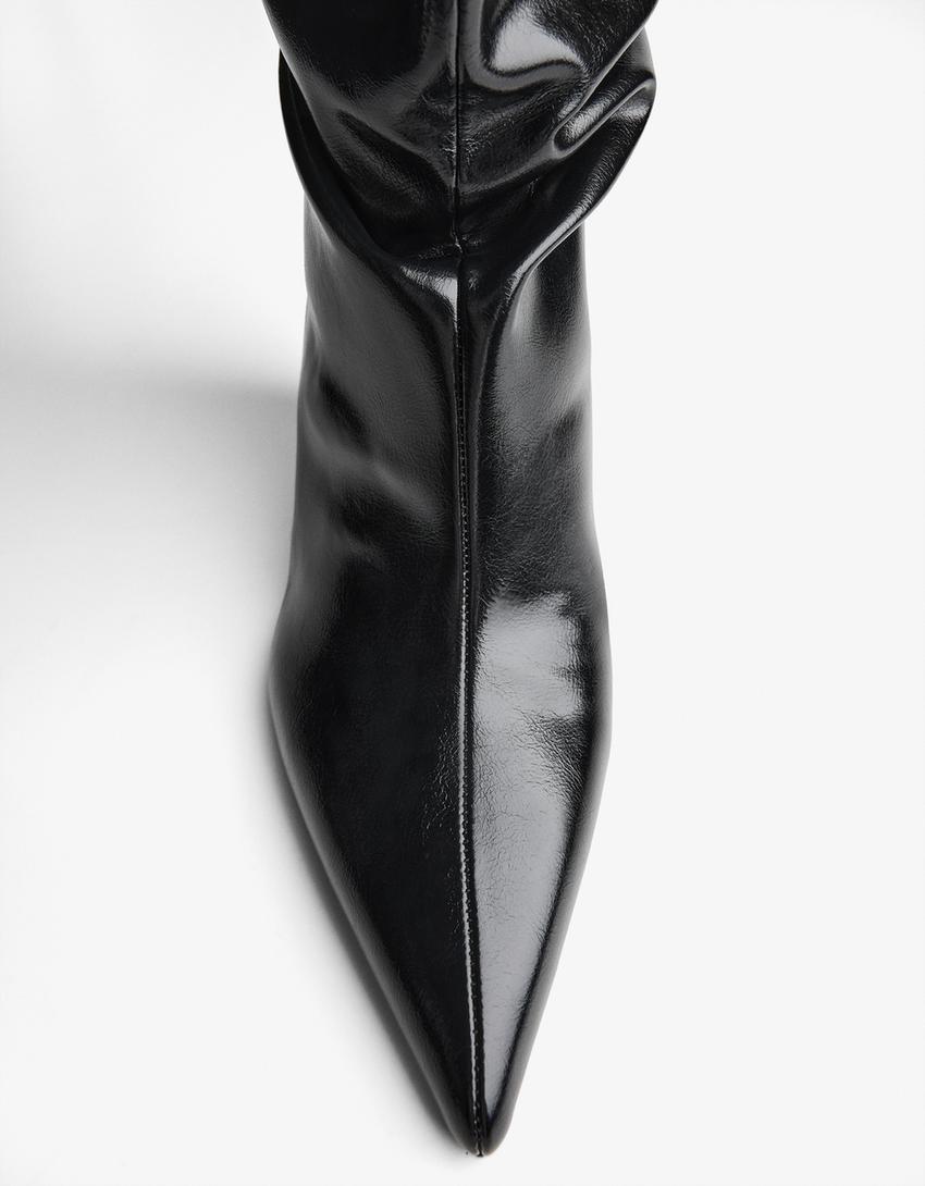 Stiefel mit Keilabsatz-Schwarz