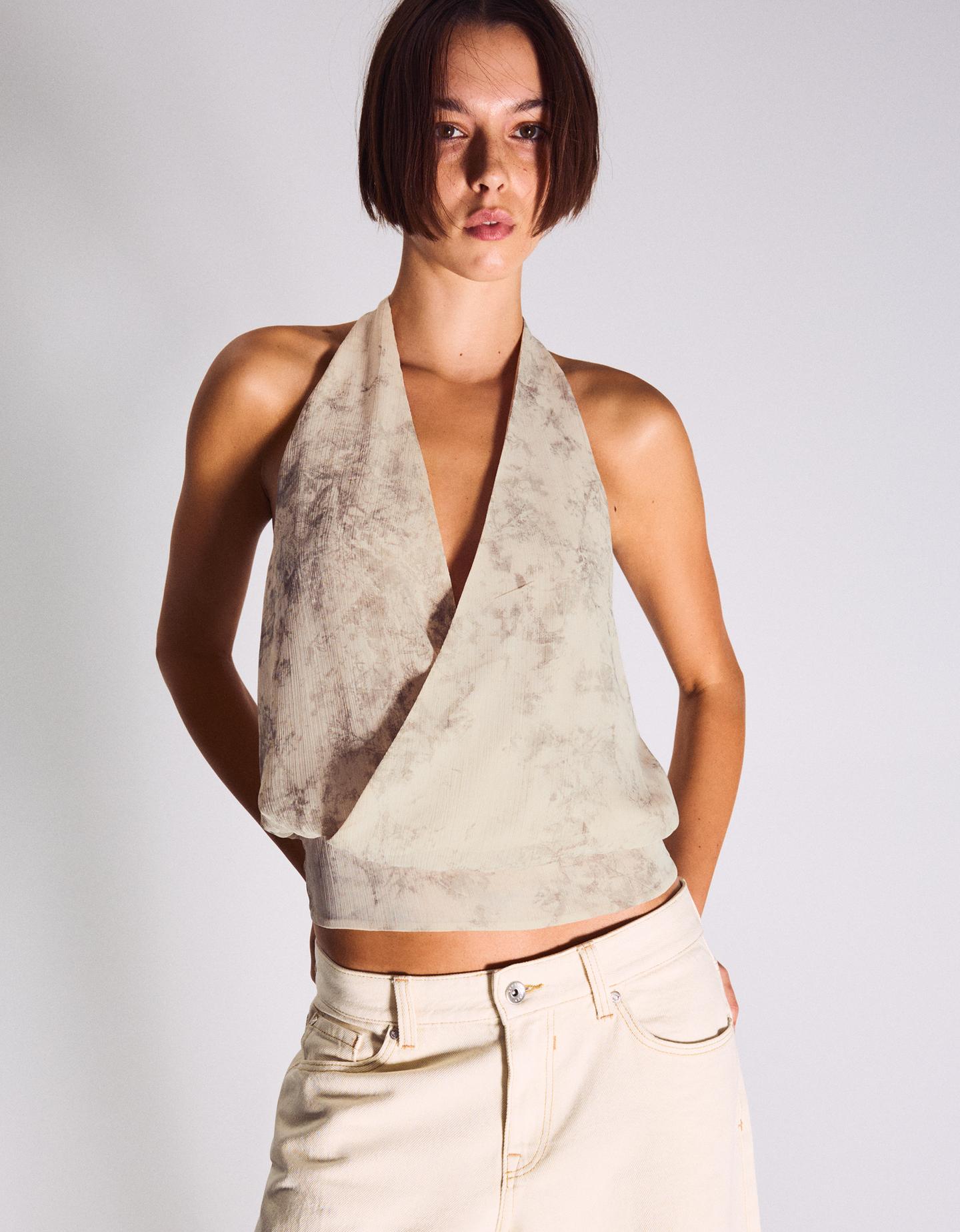 Bershka top z dekoltem halter na krzyż piaskowy