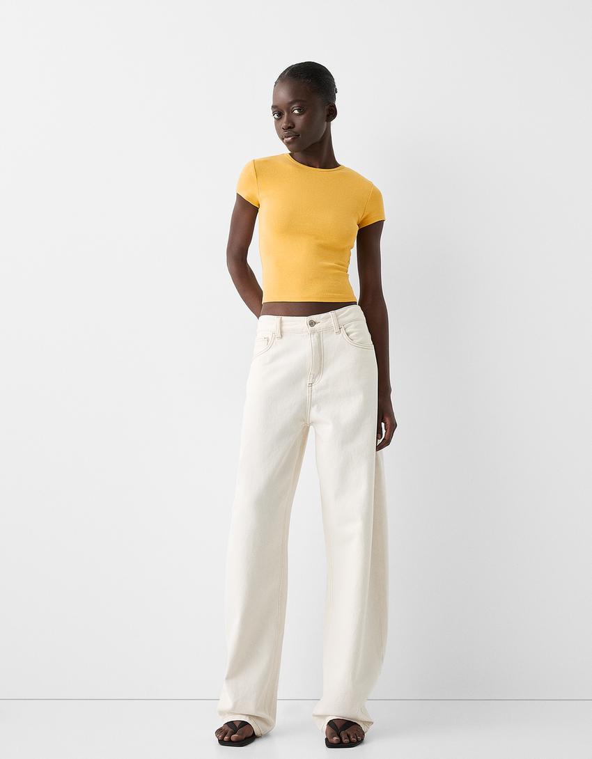 Short sleeve T-shirt with a round neck-Mustard-3