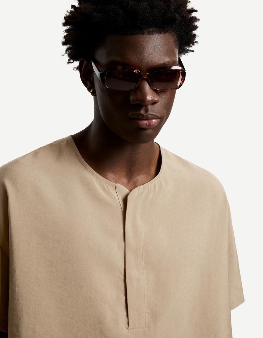Oversized soepelvallende blouse met korte mouw-Zand-3