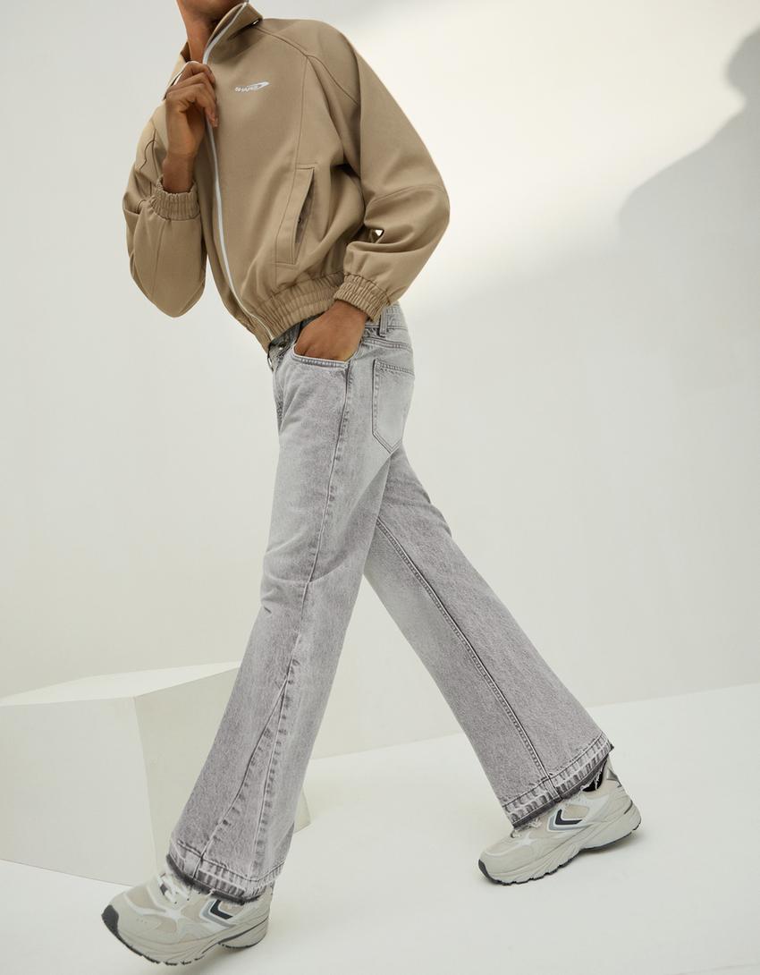 Utsvängda jeans med rak passform-Grå