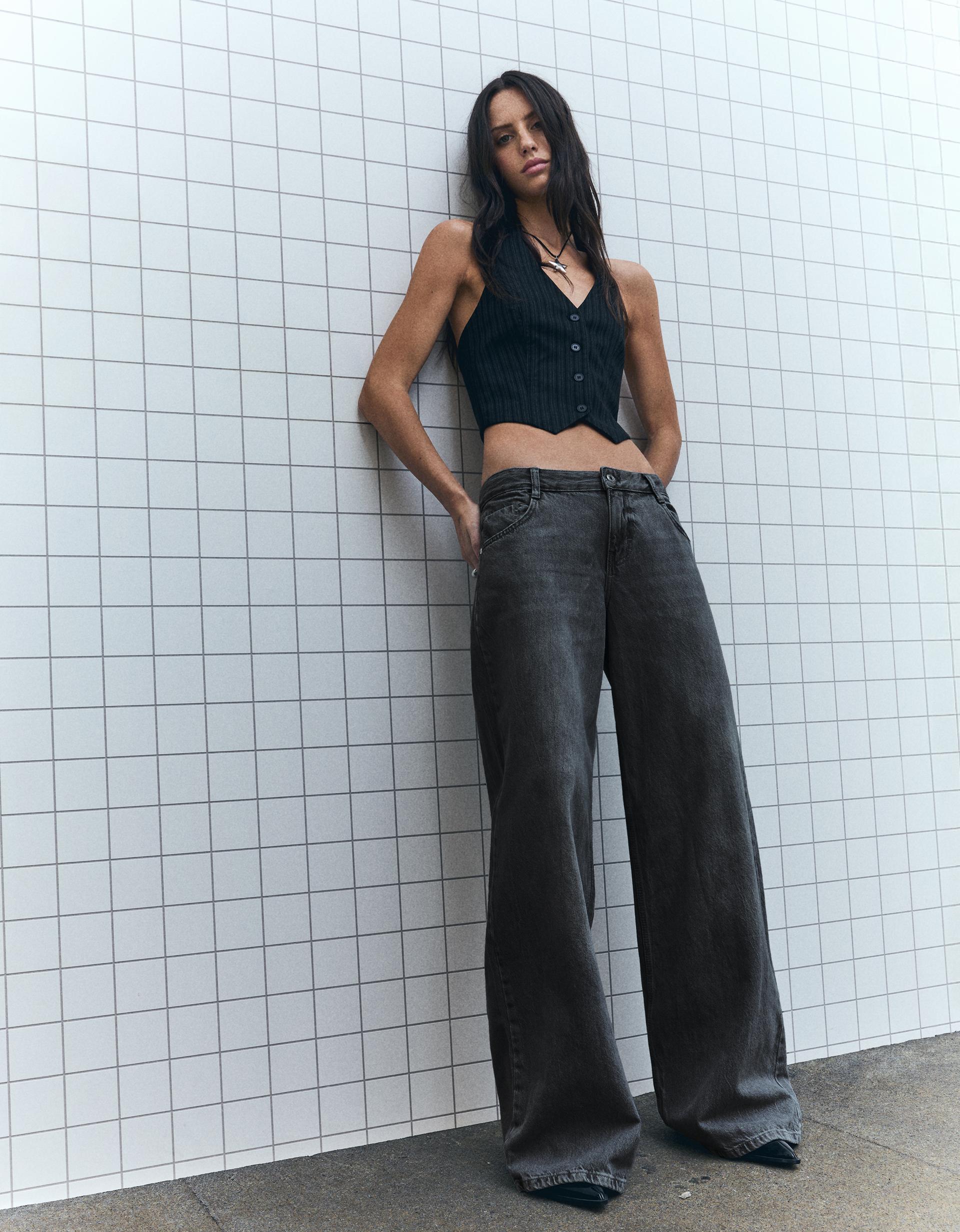 Low-rise wide-leg jeans