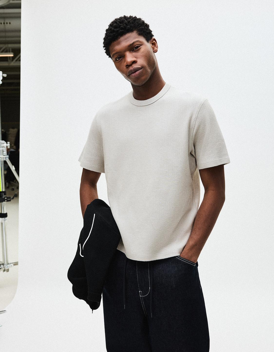 Textured short sleeve T-shirt