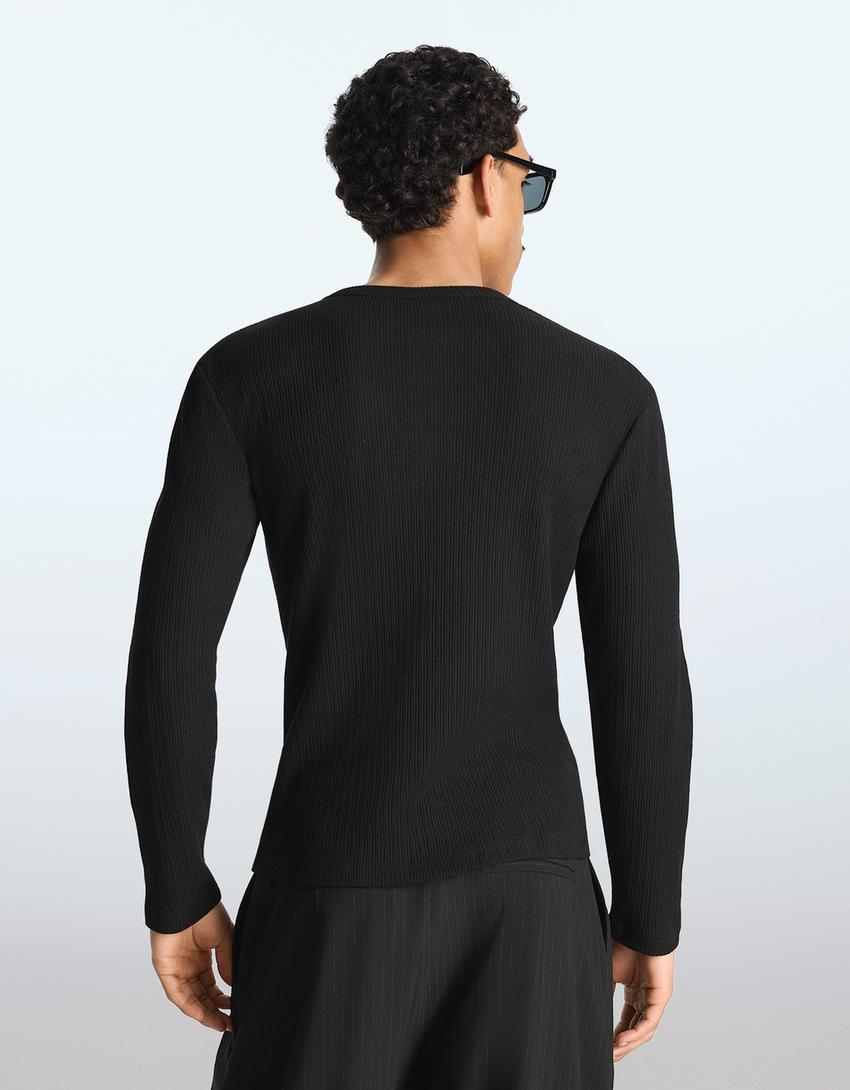 Textured long sleeve T-shirt-Black