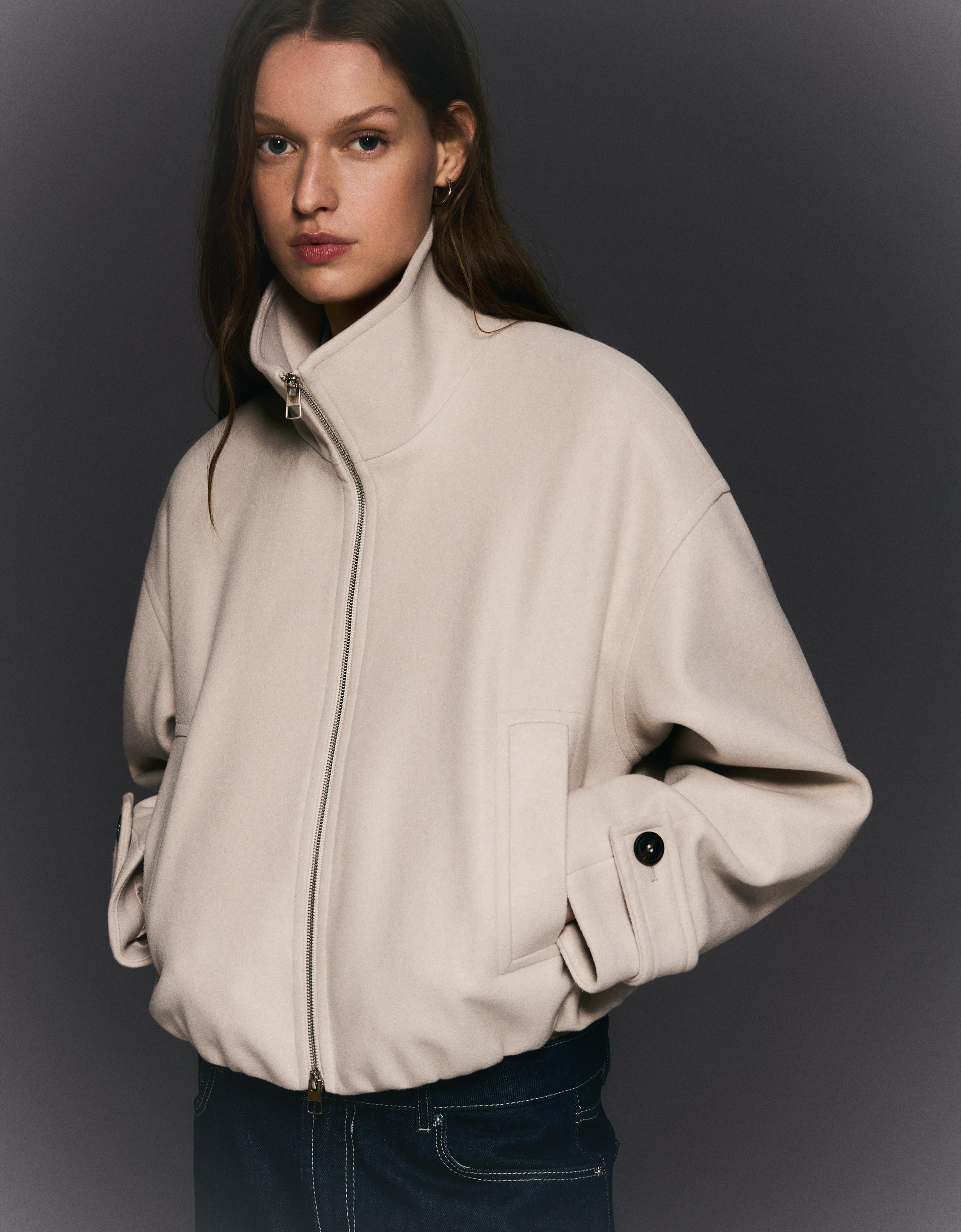 Bershka Soft-Touch-Jacke Mit Reißverschluss Damen L Sandfarbe