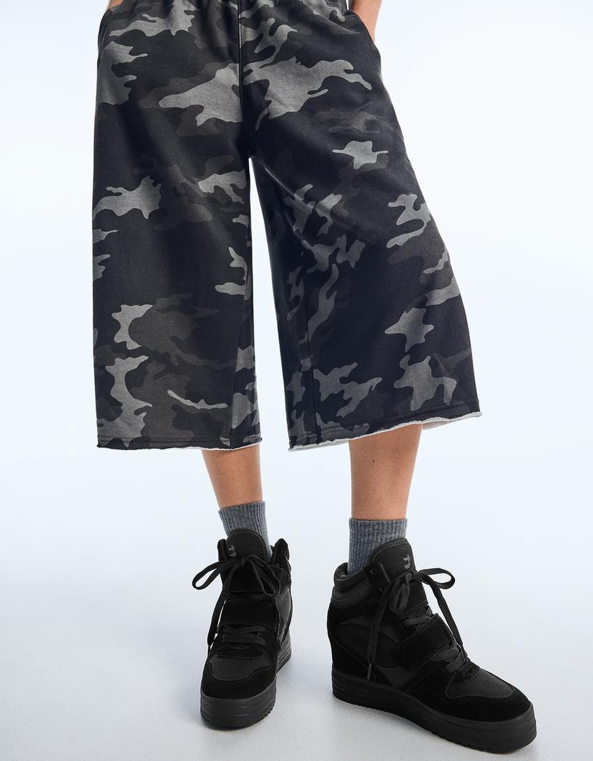High-top sneakers with internal wedge-BLACK