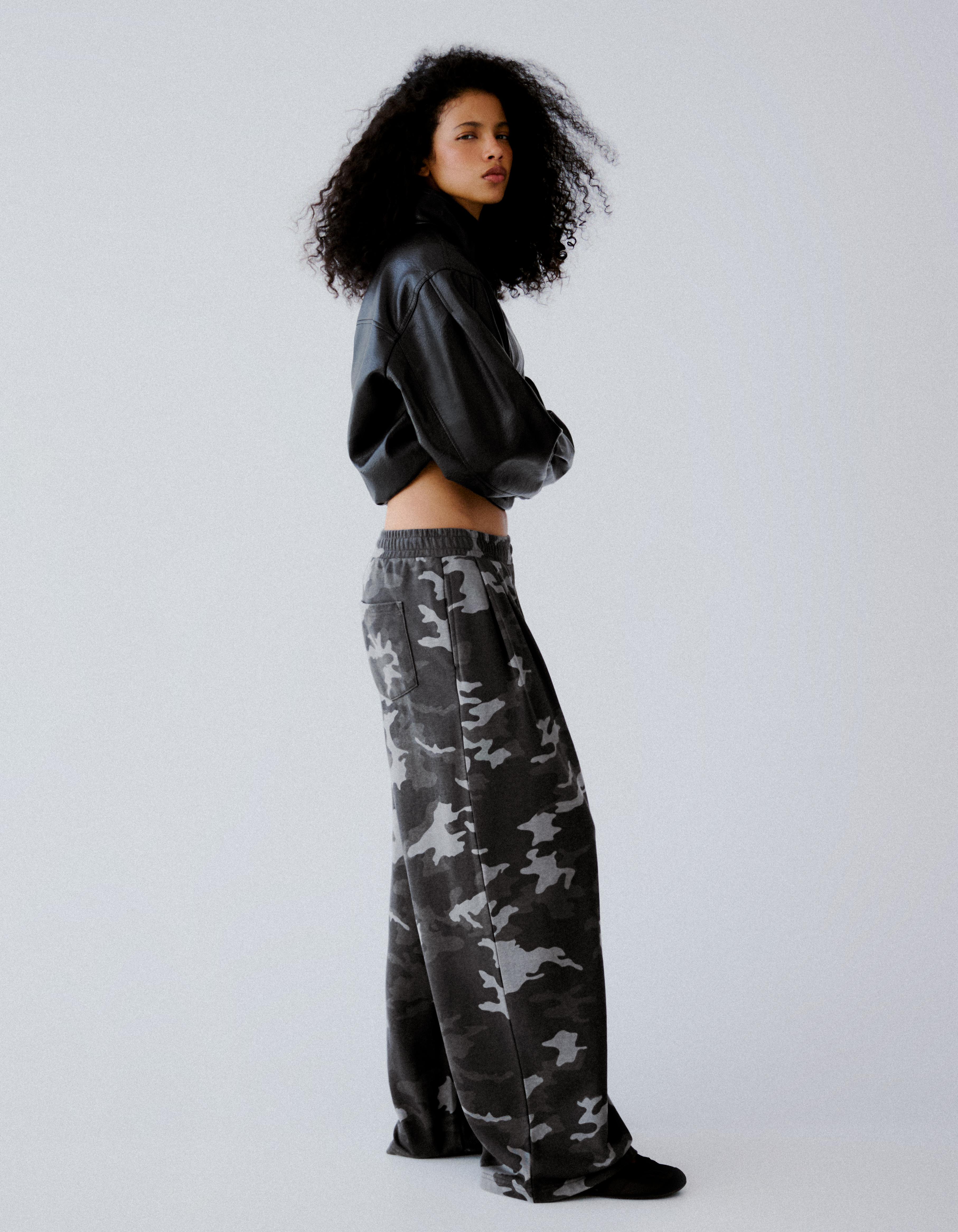 Printed plush trousers — Dark grey