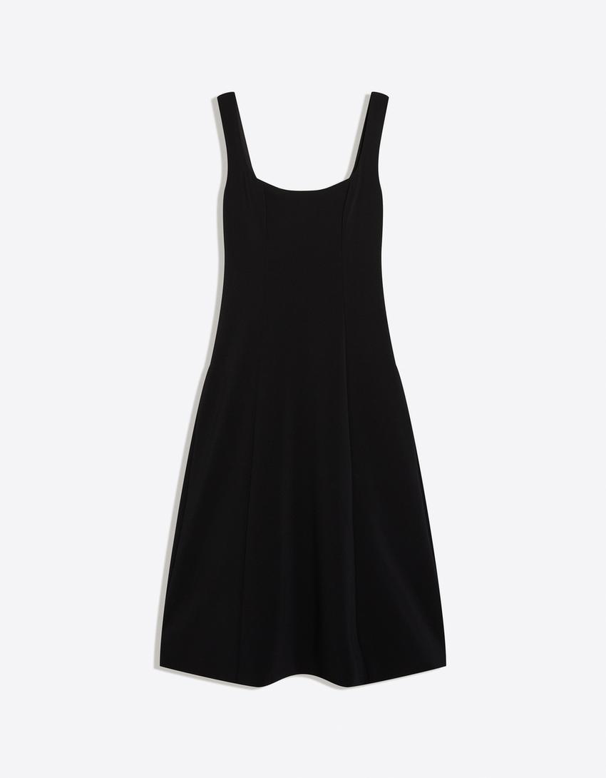 فستان قصير بتنورة كلوش-أسود