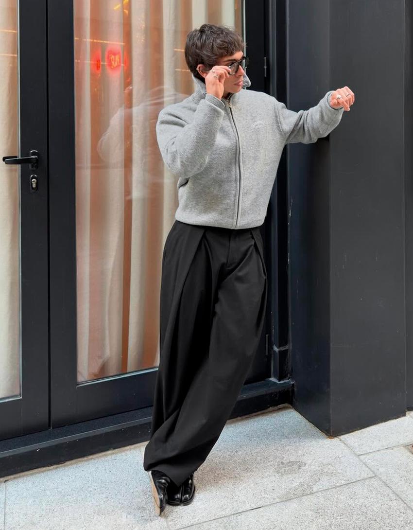 Super baggy tailored fit trousers with darts-Black