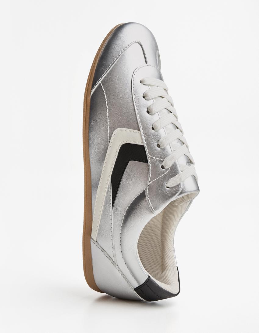 Retro-Sneaker mit feiner Sohle-Silber