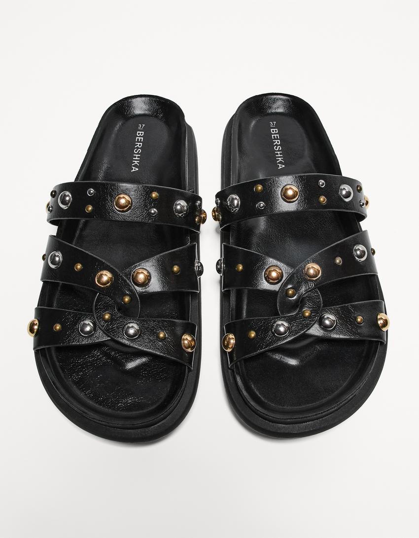 صندل مسطح بدبابيس معدنية-أسود