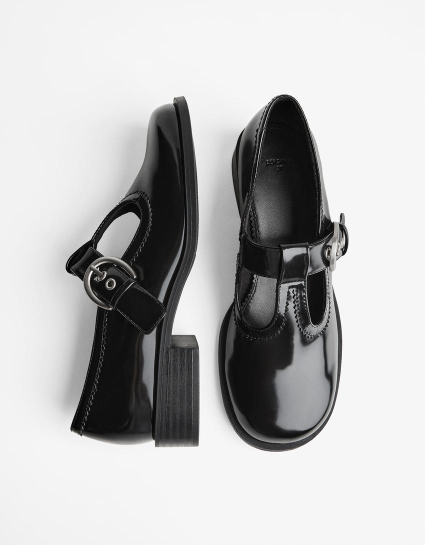 Shoes with buckled strap-BLACK