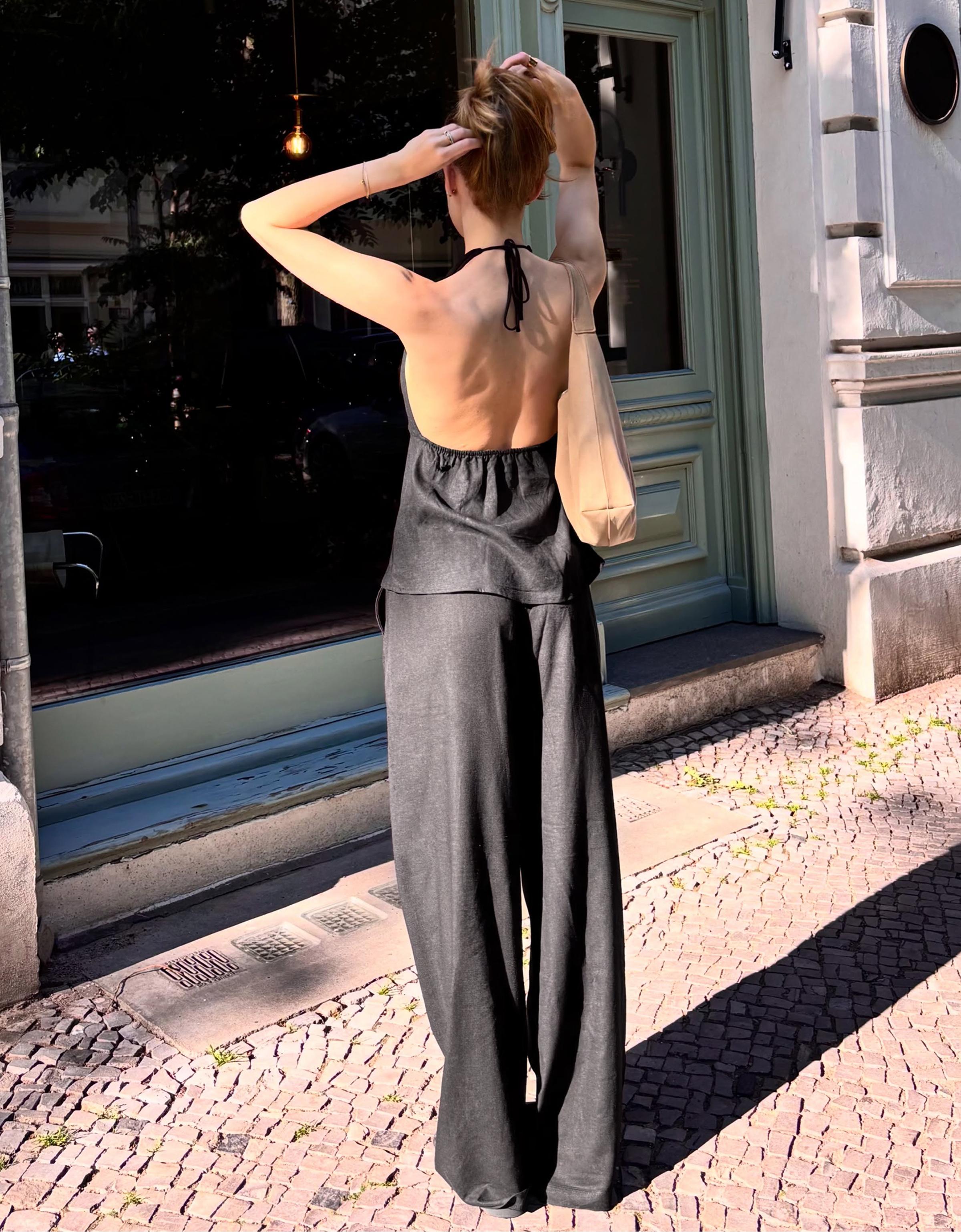 Elasticated waist trousers — Black