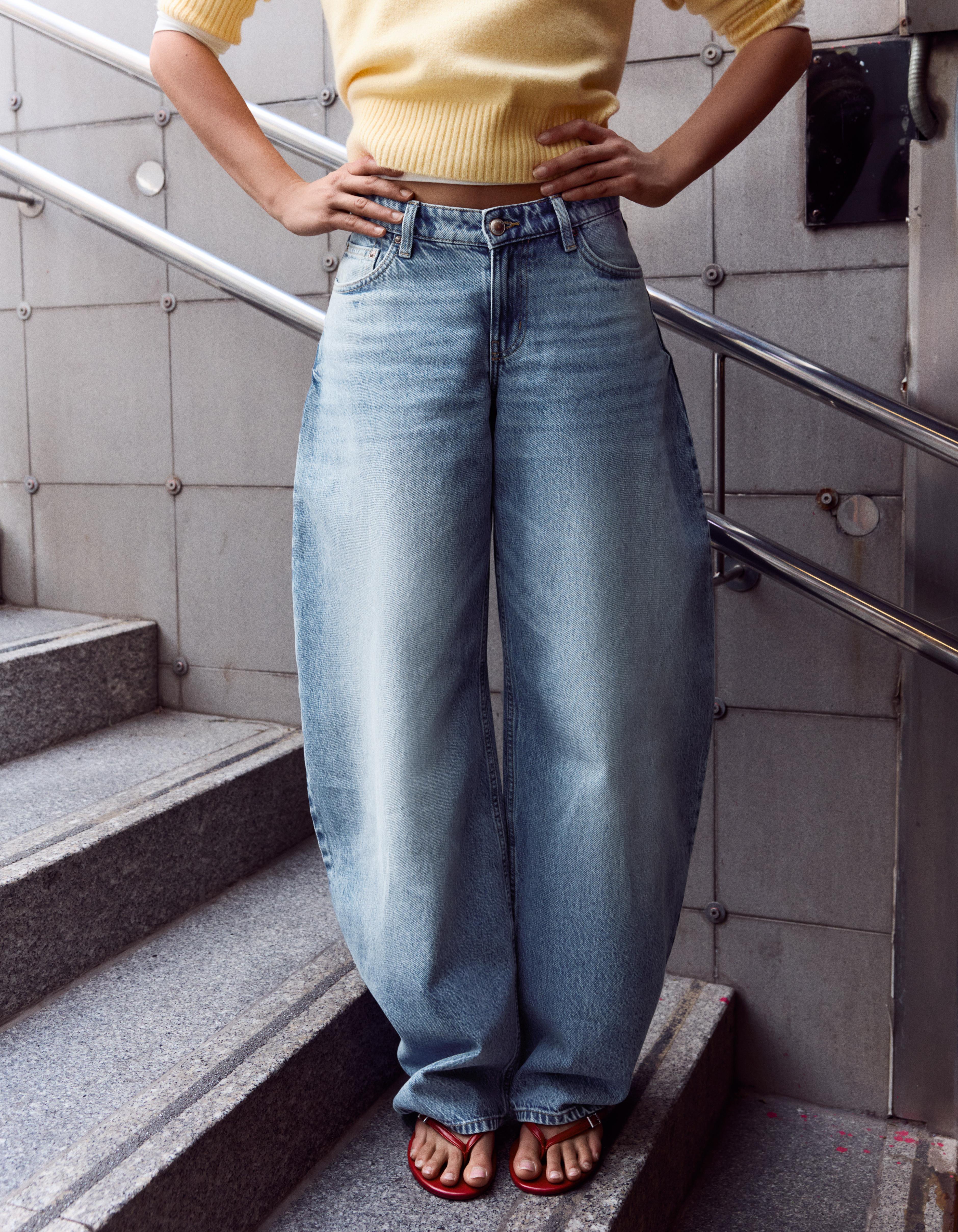 High-waist barrel jeans — Light blue