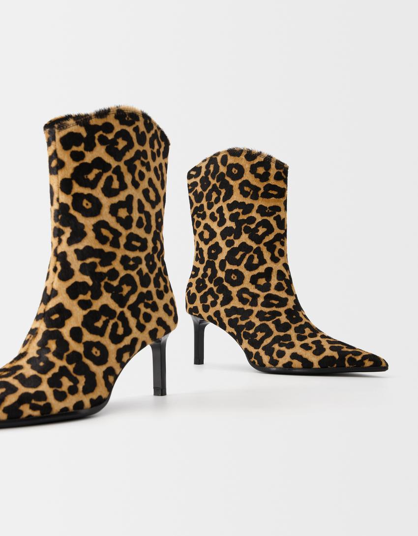 Leopard print LEATHER ankle boots - Women | Bershka