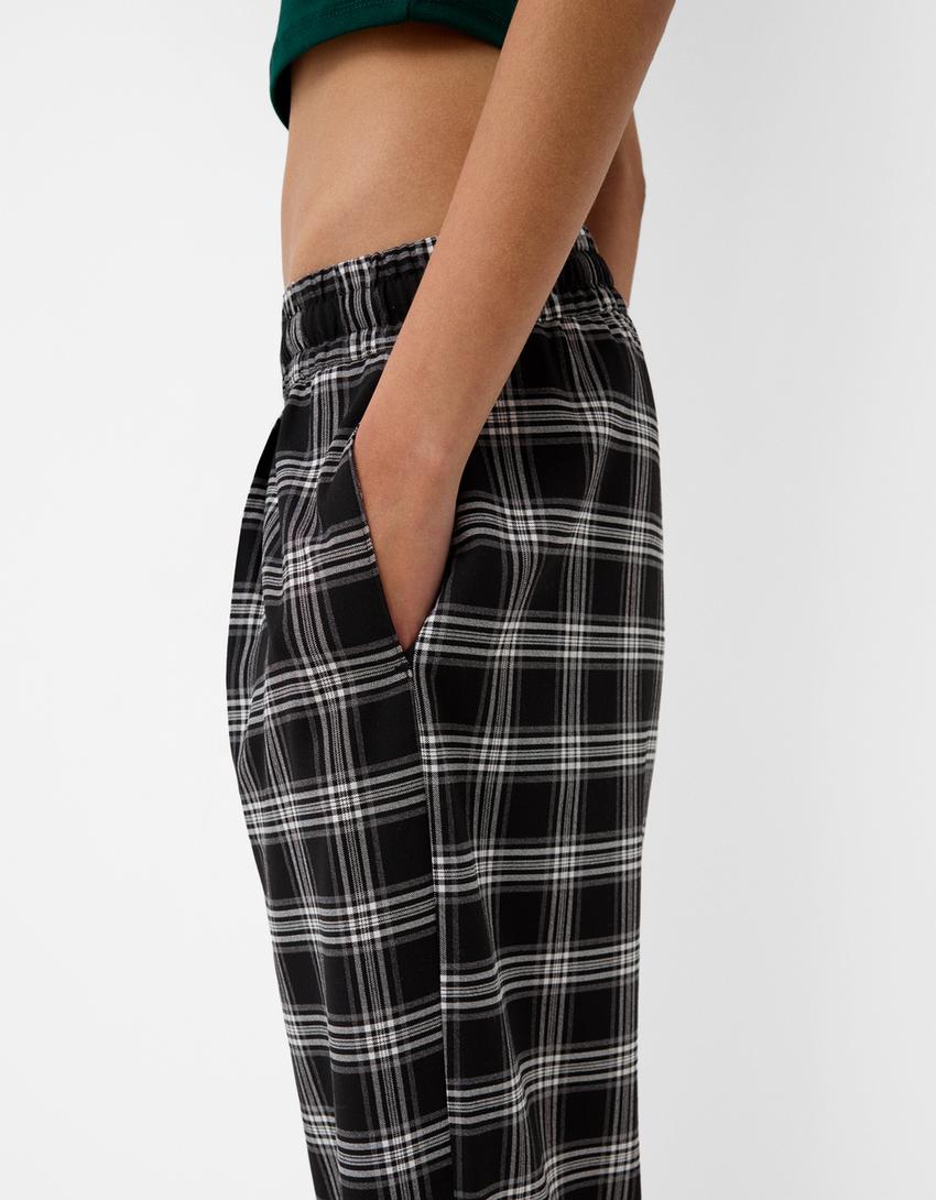 سروال بقصة مستقيمة ونقشة مربعات-أسود-3