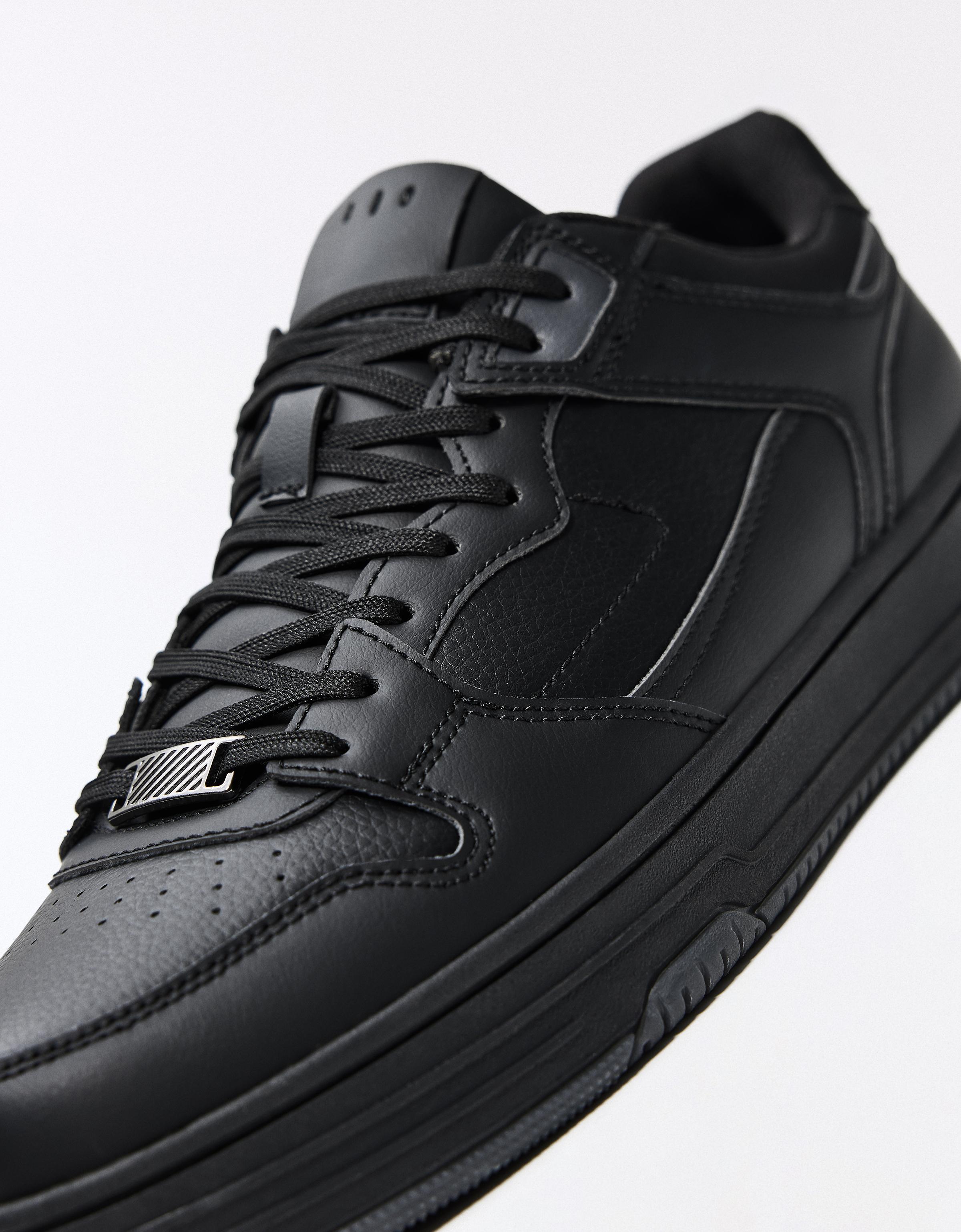 BASIC TRAINERS — BLACK