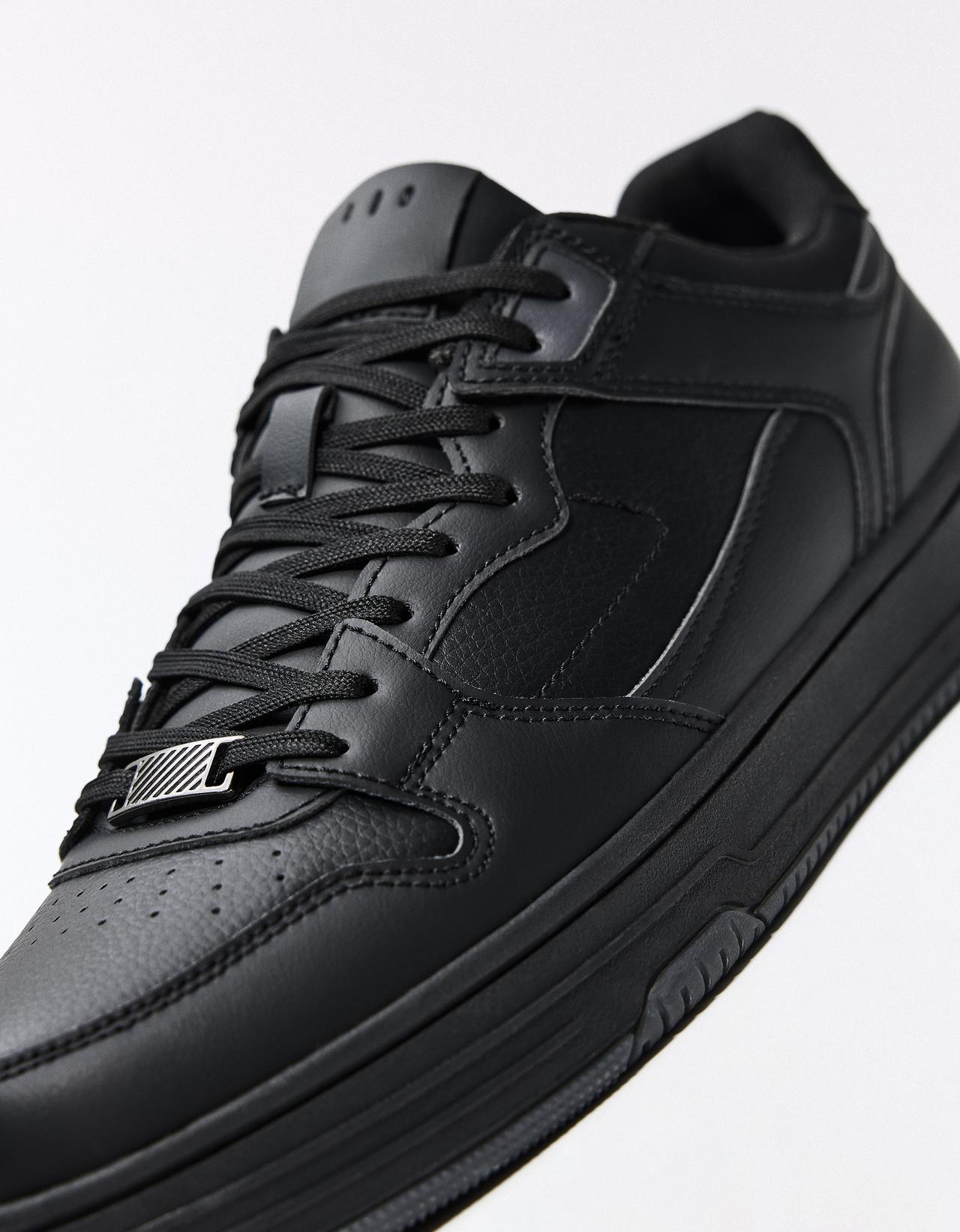 BASIC TRAINERS — BLACK