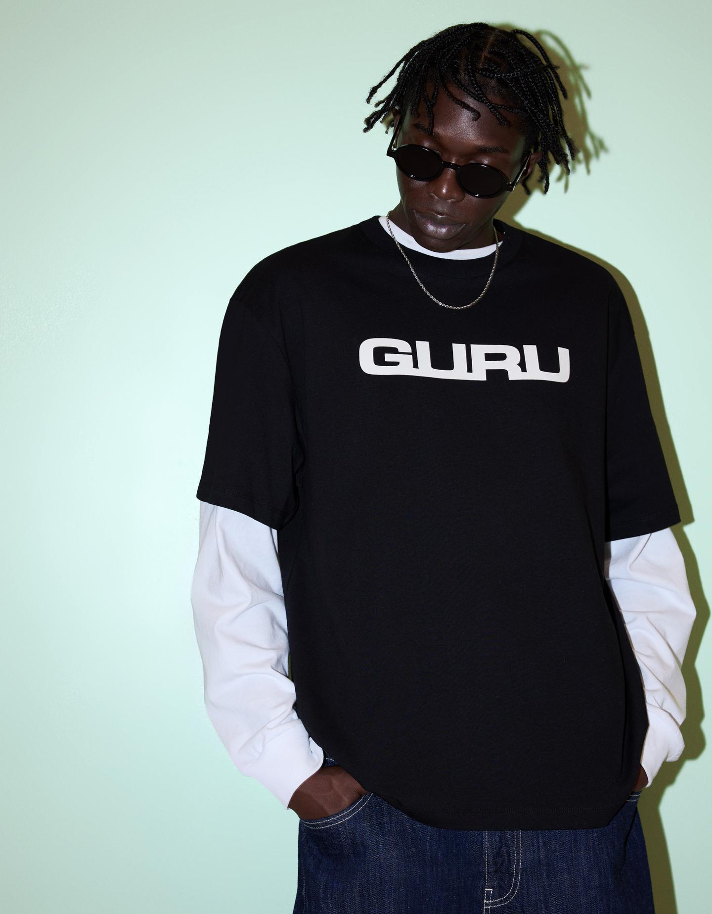 Bershka koszulka guru z krótkim rękawem czarny