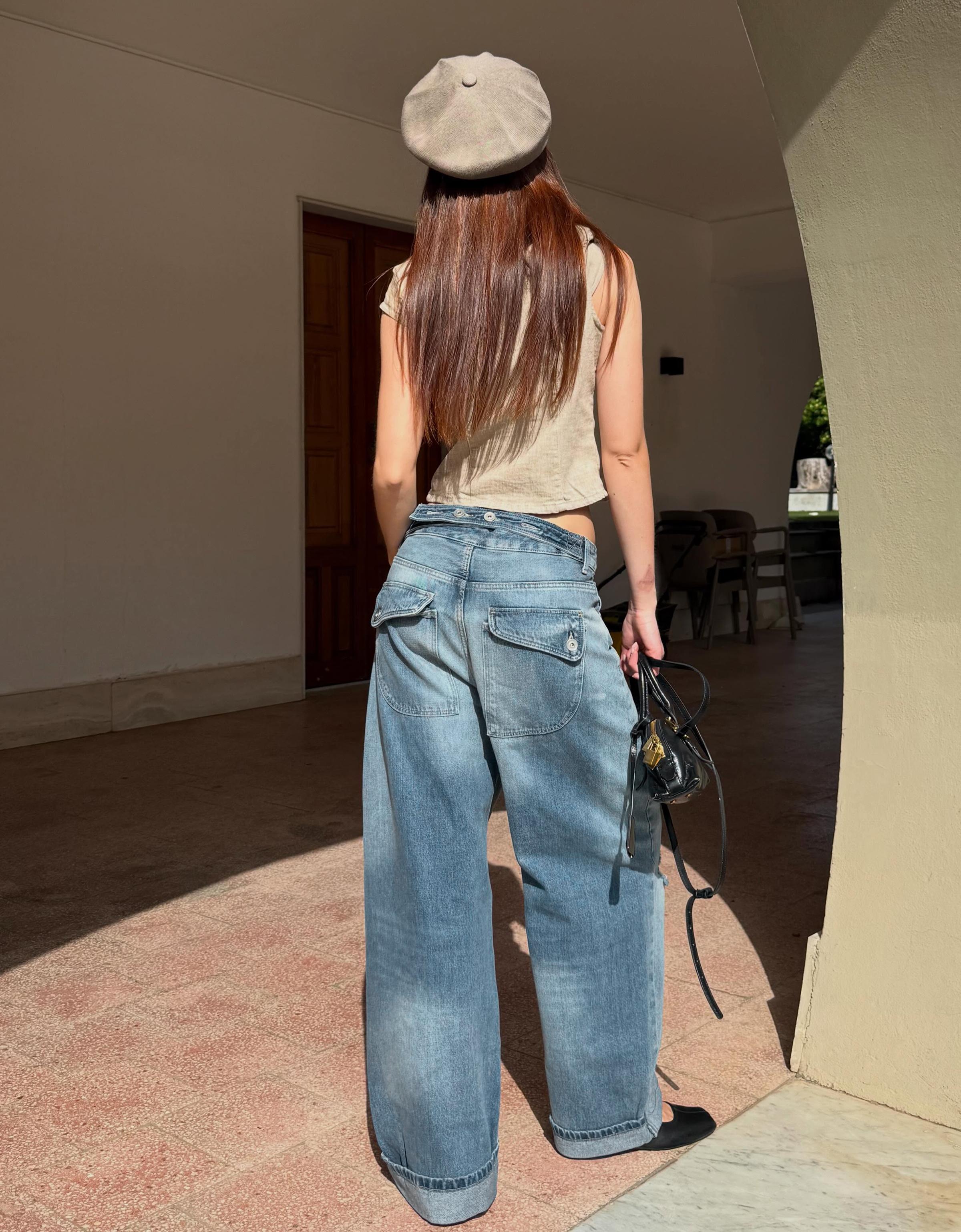 Ripped balloon fit jeans with back buckle — Light blue