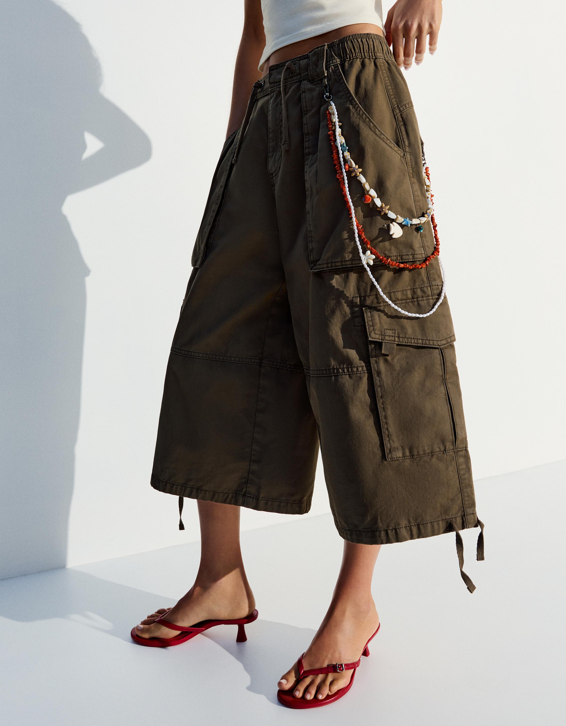 Cargo Bermuda shorts with chains — Khaki