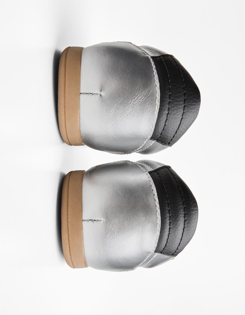 Retro-Sneaker mit feiner Sohle-Silber