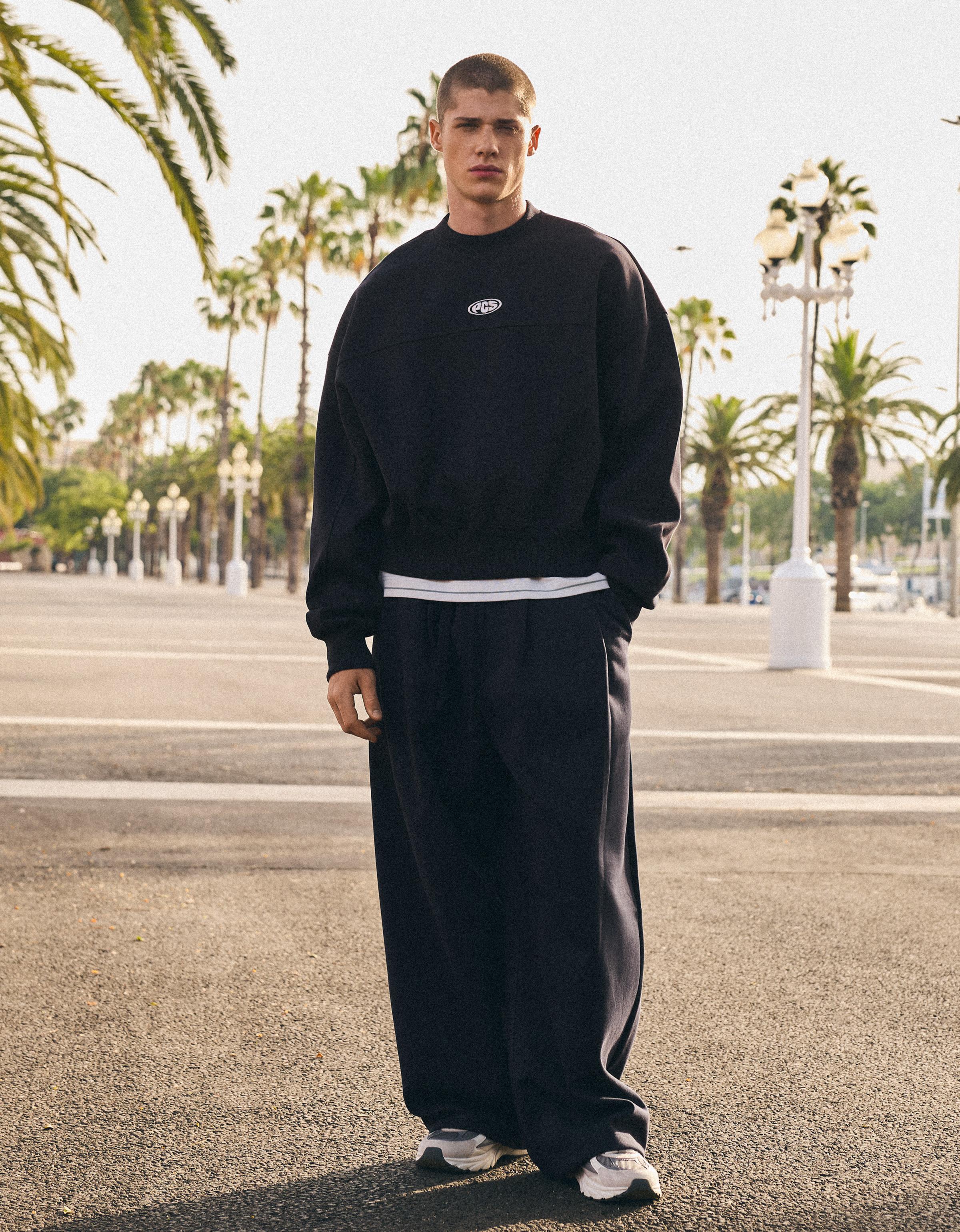 Round neck patch sweatshirt — Navy