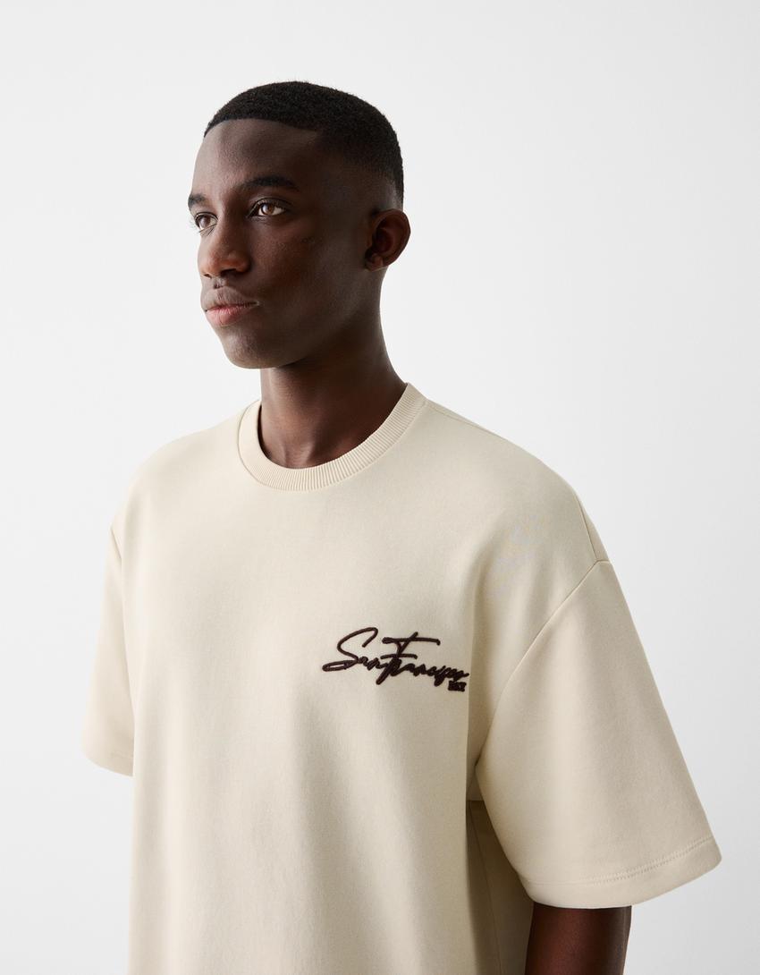 تيشرت ناعم بتطريز وبأكمام قصيرة-جملي-2