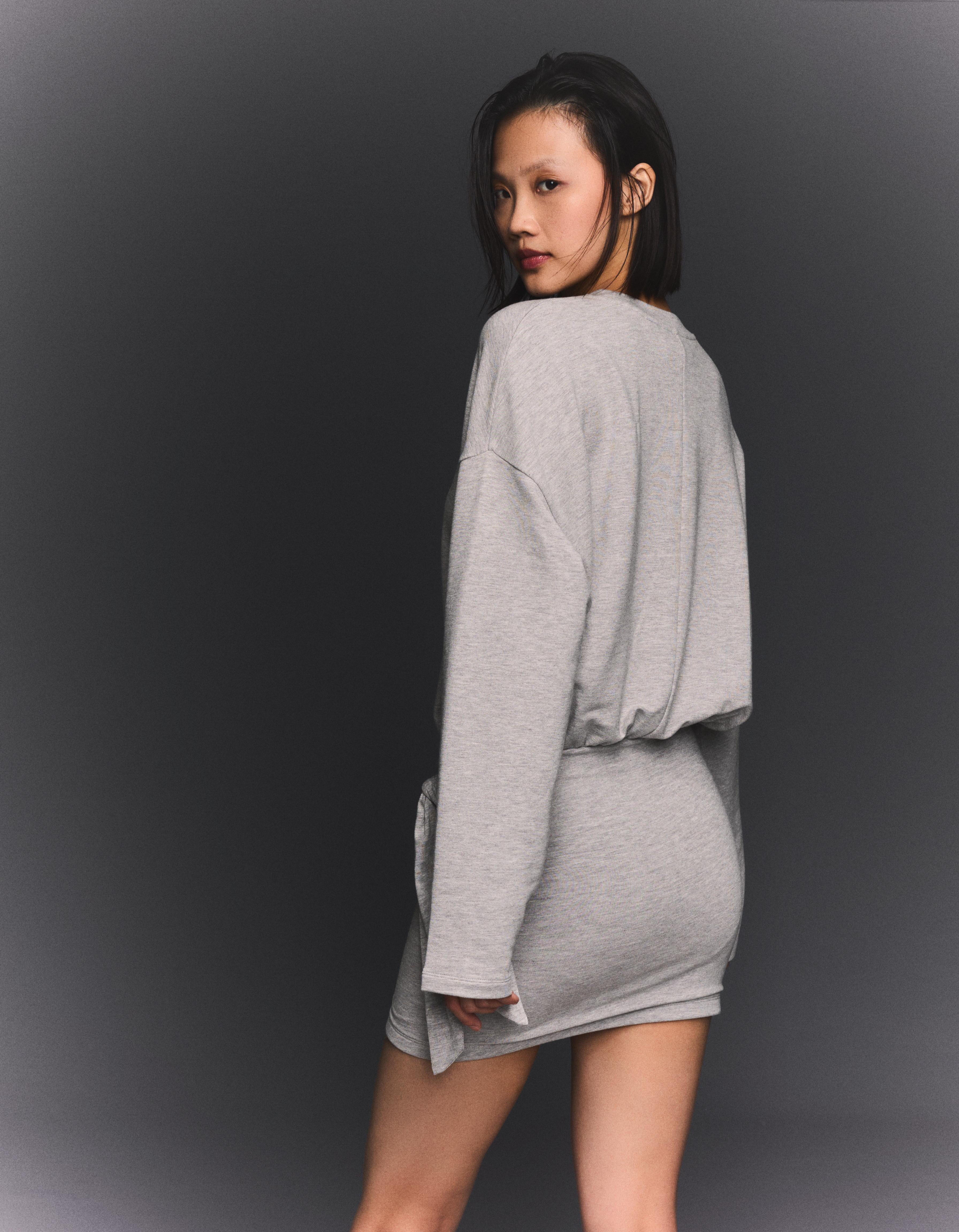 Kısa düğümlü elbise