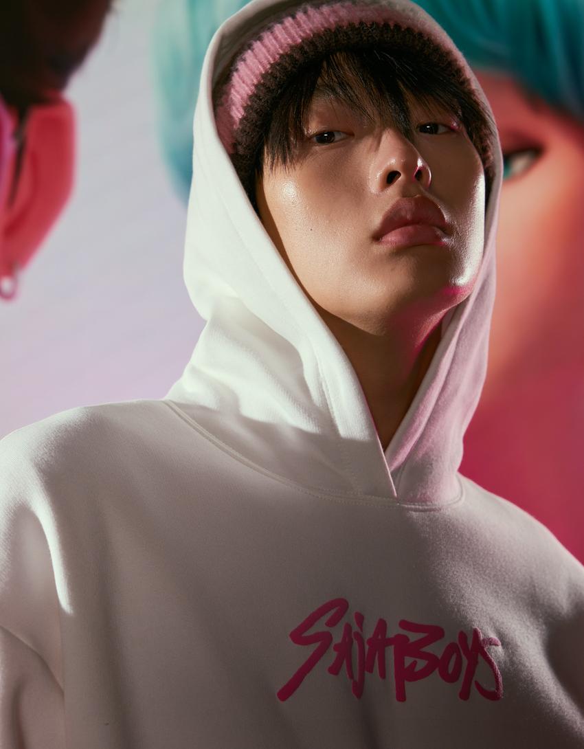 Sweat KPop Demon Hunters Huntr/x à capuche imprimé-Écru