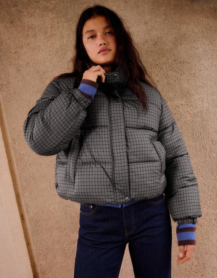 Oversize water repellent check puffer jacket. — Brown