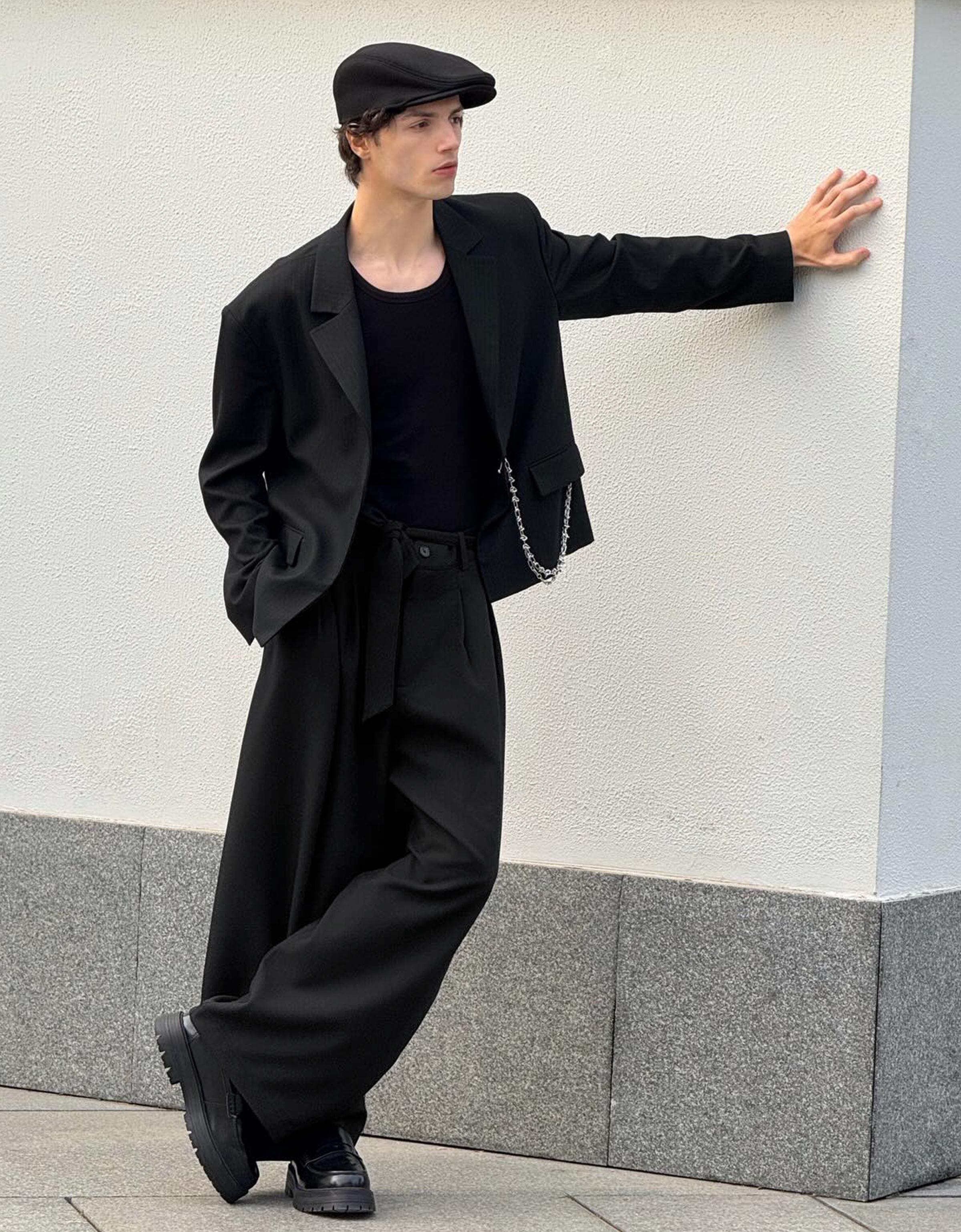 Barrel-leg tailored fit trousers with belt — Black