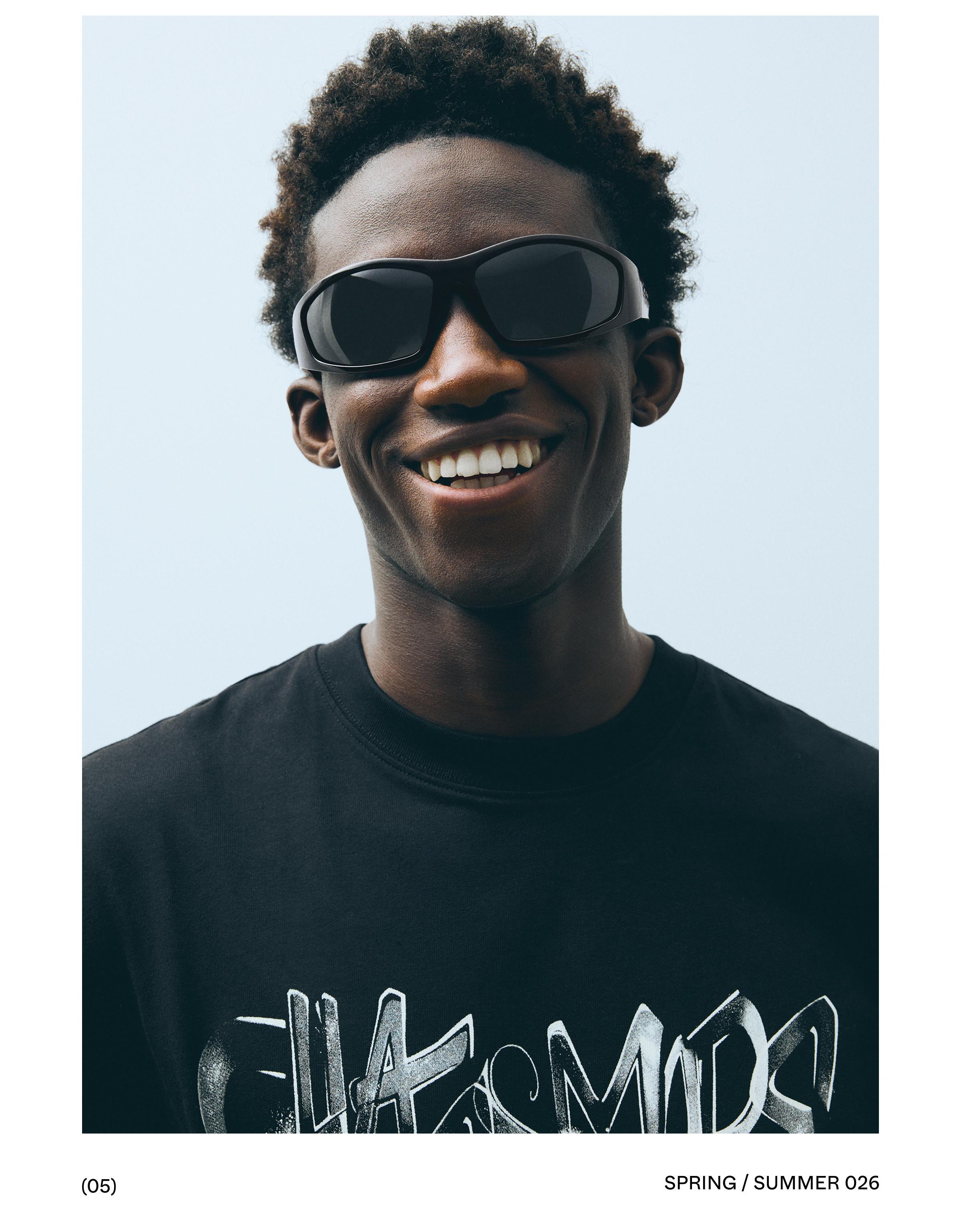 Sport sunglasses — Black