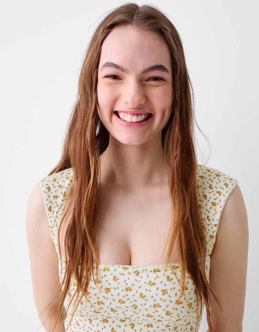 فستان قصير بطبعة وأكمام قصيرة-كريمي-3