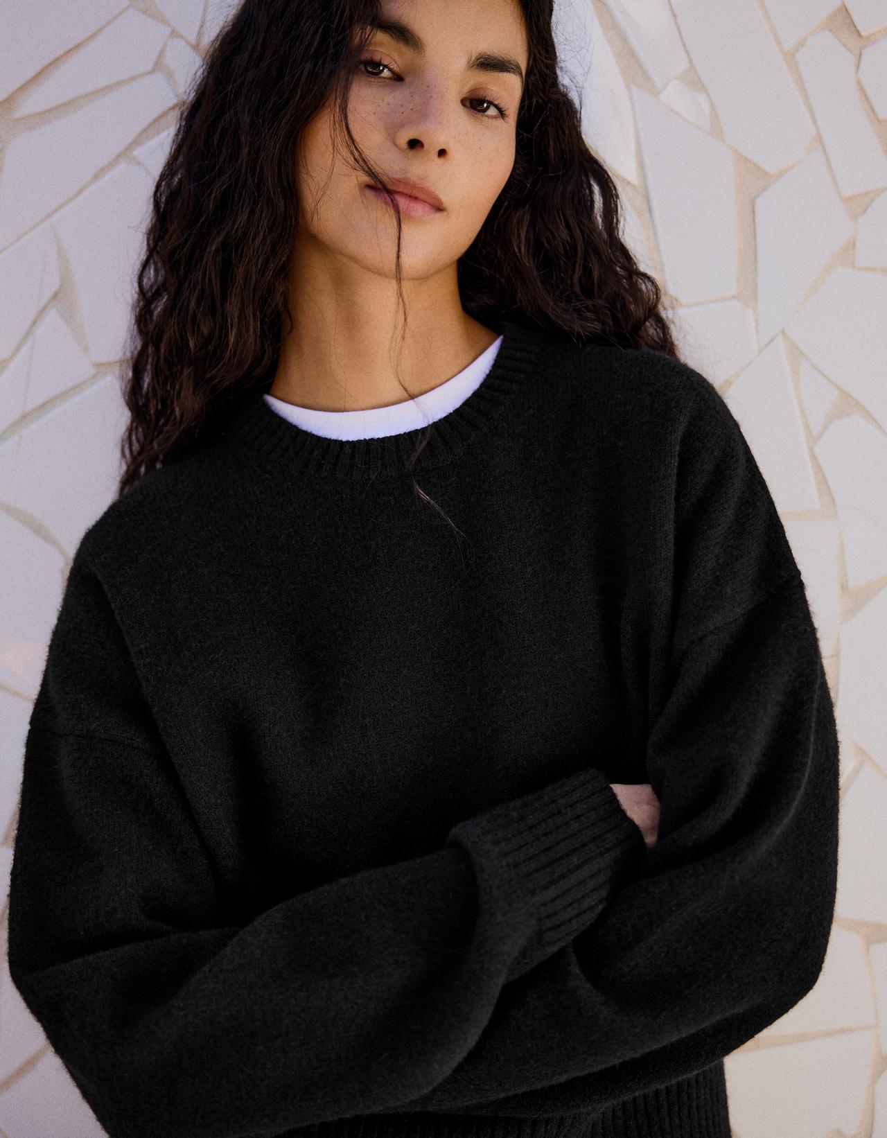 Round neck jumper — Black
