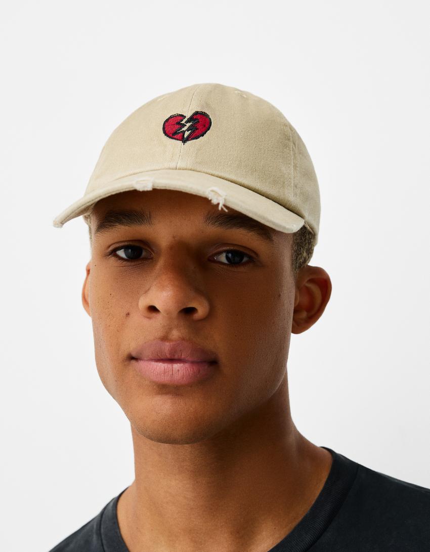 كاب مطرز-كريمي-1