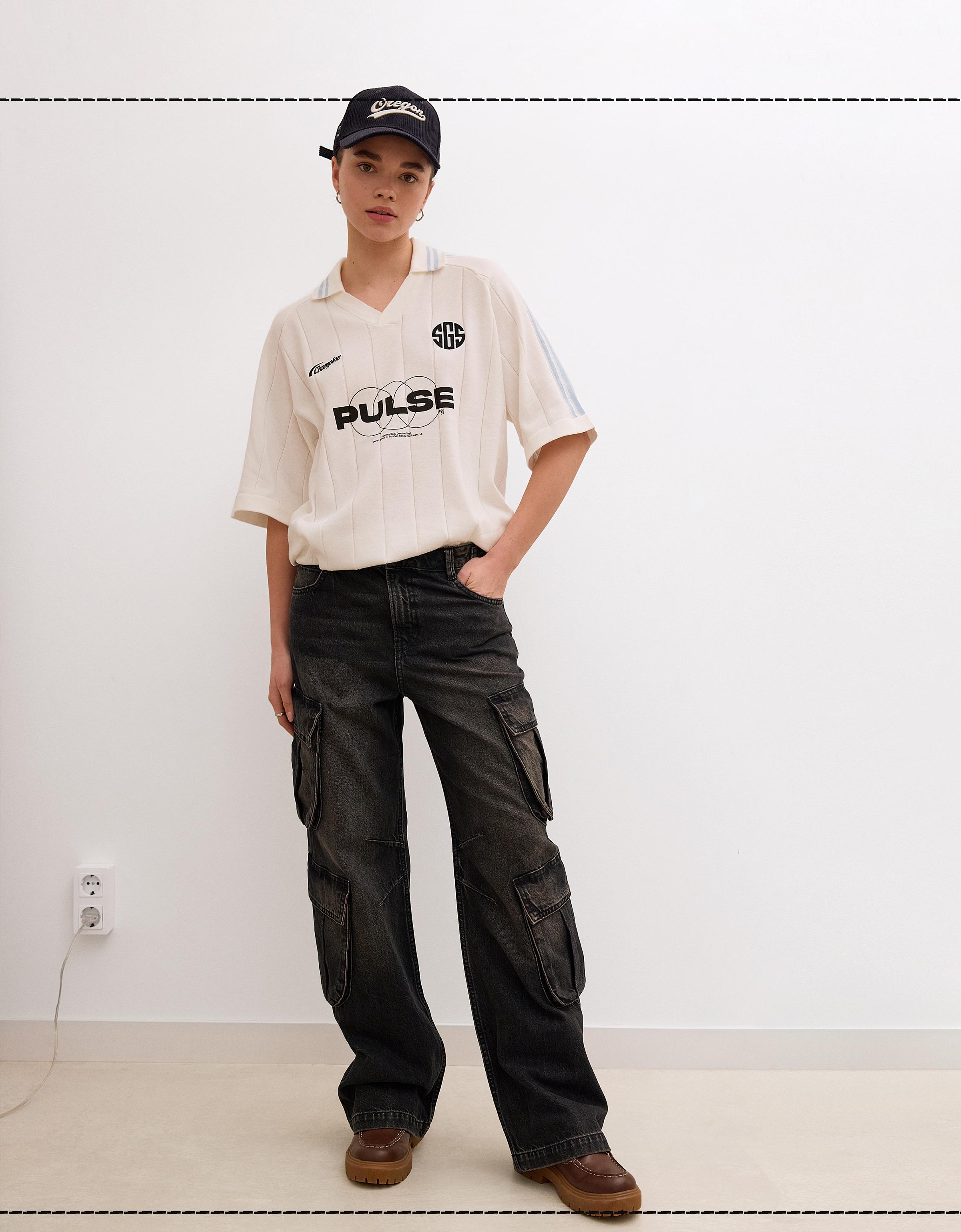 Multi-pocket cargo jeans - Women | Bershka
