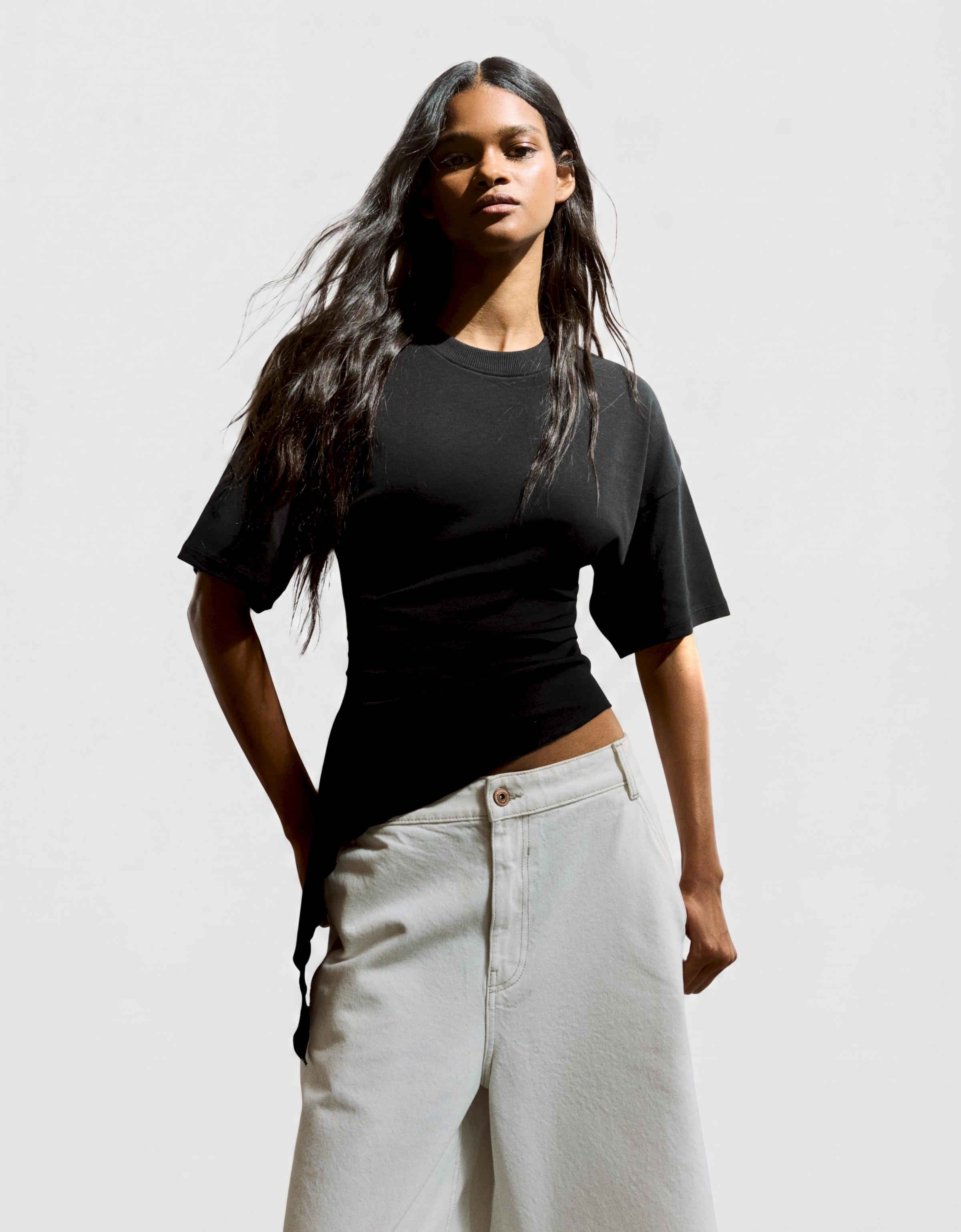 Short sleeve gathered T-shirt — Black