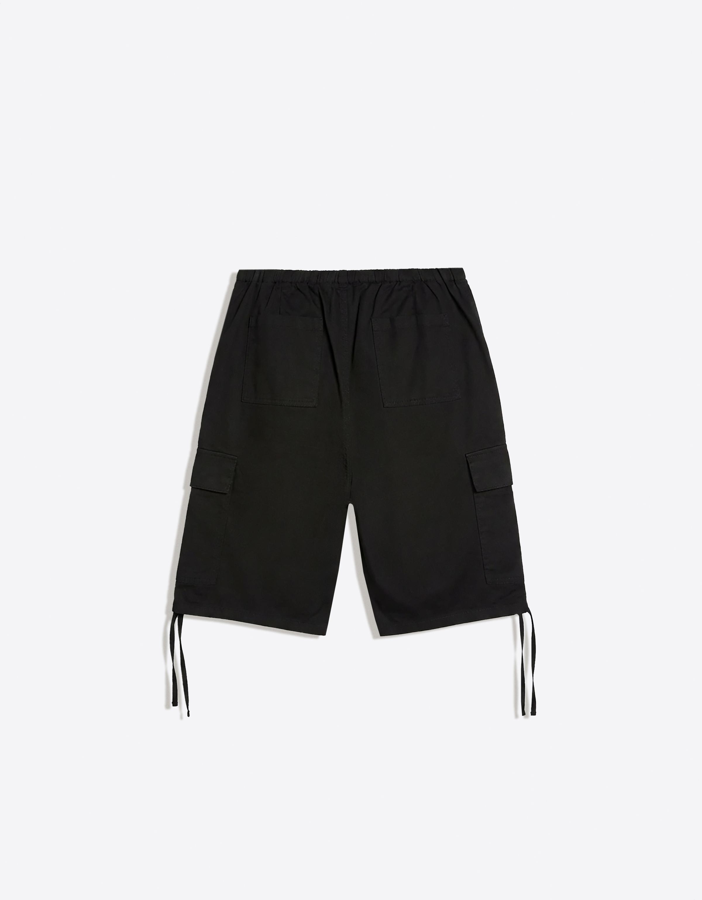 Wide-leg cargo Bermuda shorts — Black