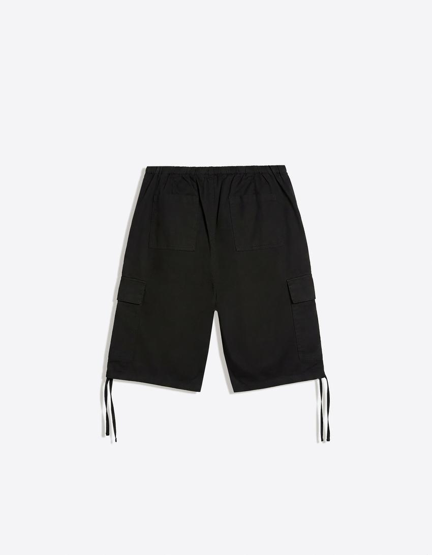 Wide-leg cargo Bermuda shorts-Black