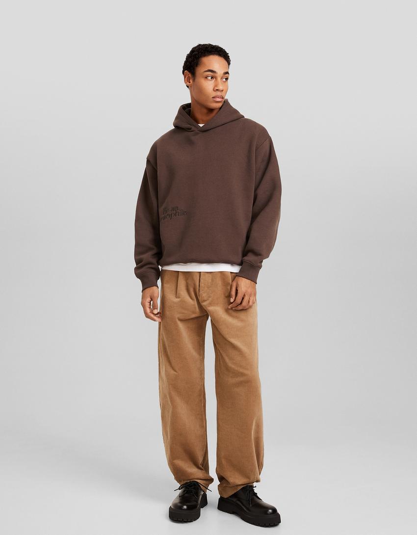 Sweatshirt com capuz e bordado-Marrom-3