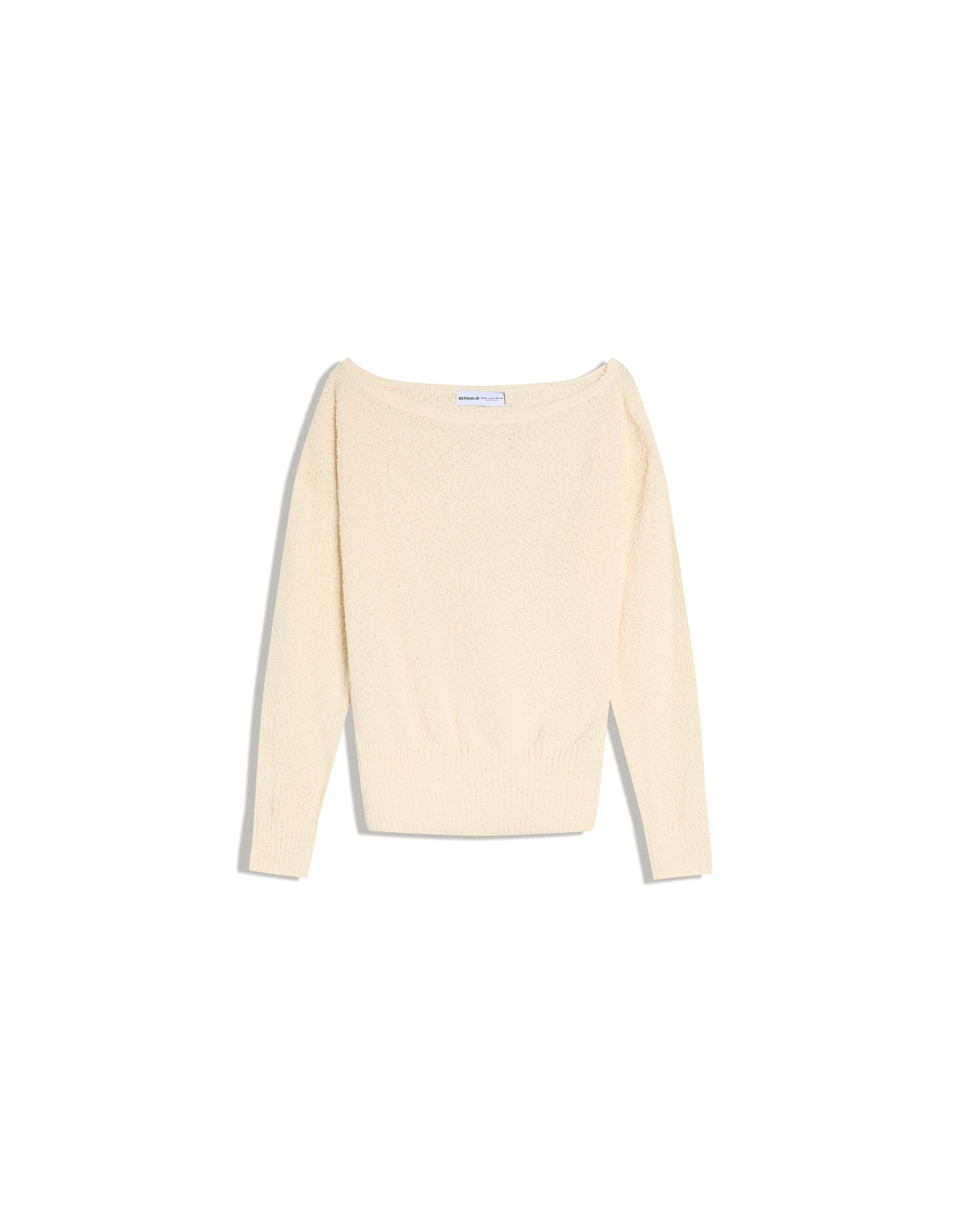 Asymmetric neck jumper